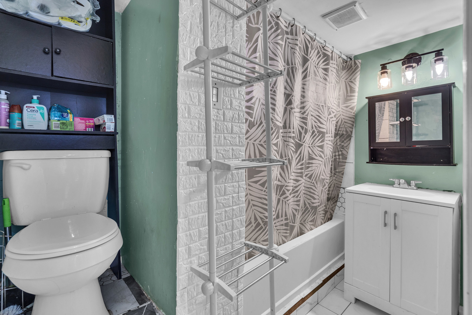 5836 W Diversey Avenue, Chicago, IL 60639