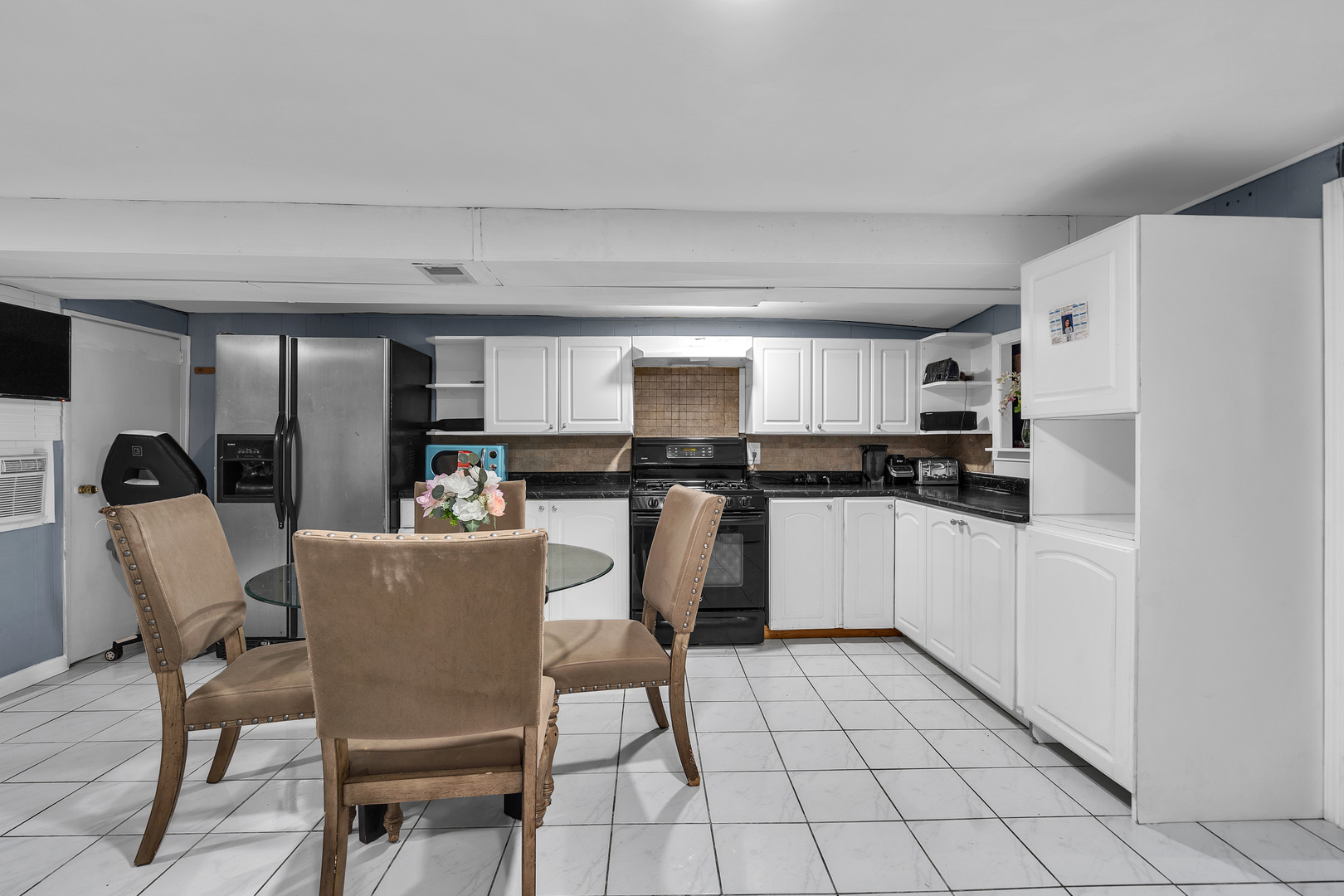 5836 W Diversey Avenue, Chicago, IL 60639