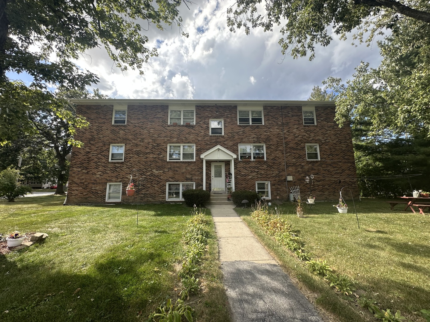 1235 Columbia Street #5, Crete, IL 60417