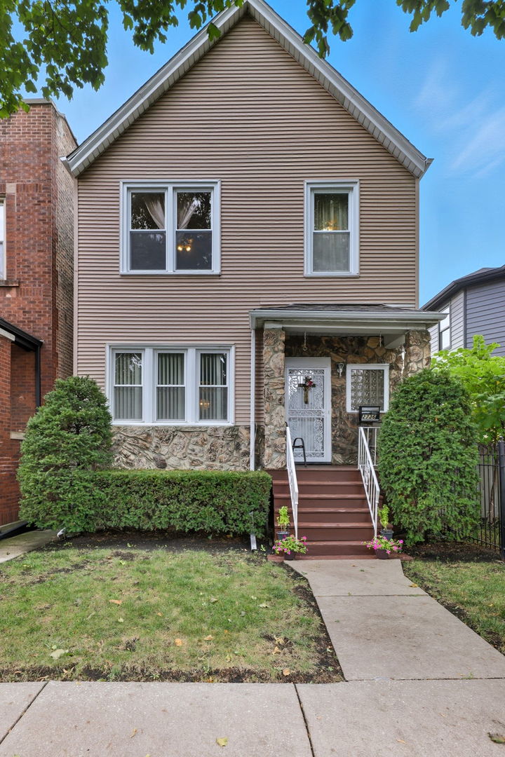 2736 N Monticello Avenue, Chicago, IL 60647