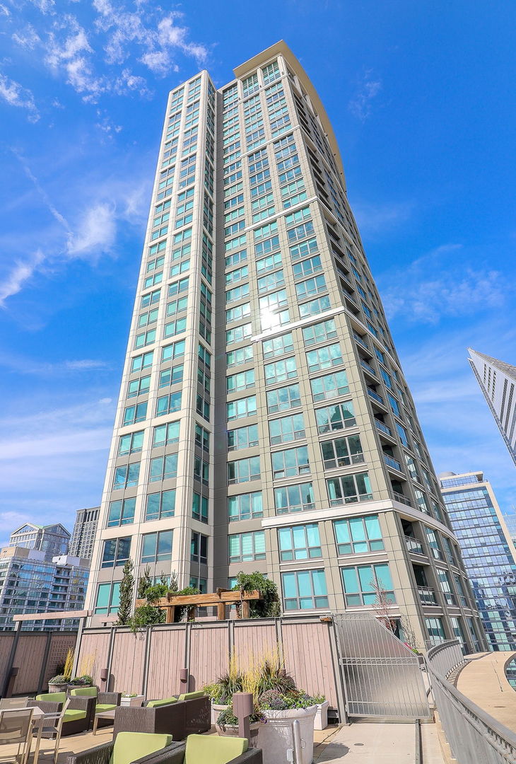 130 N Garland Court #1504, Chicago, IL 60602