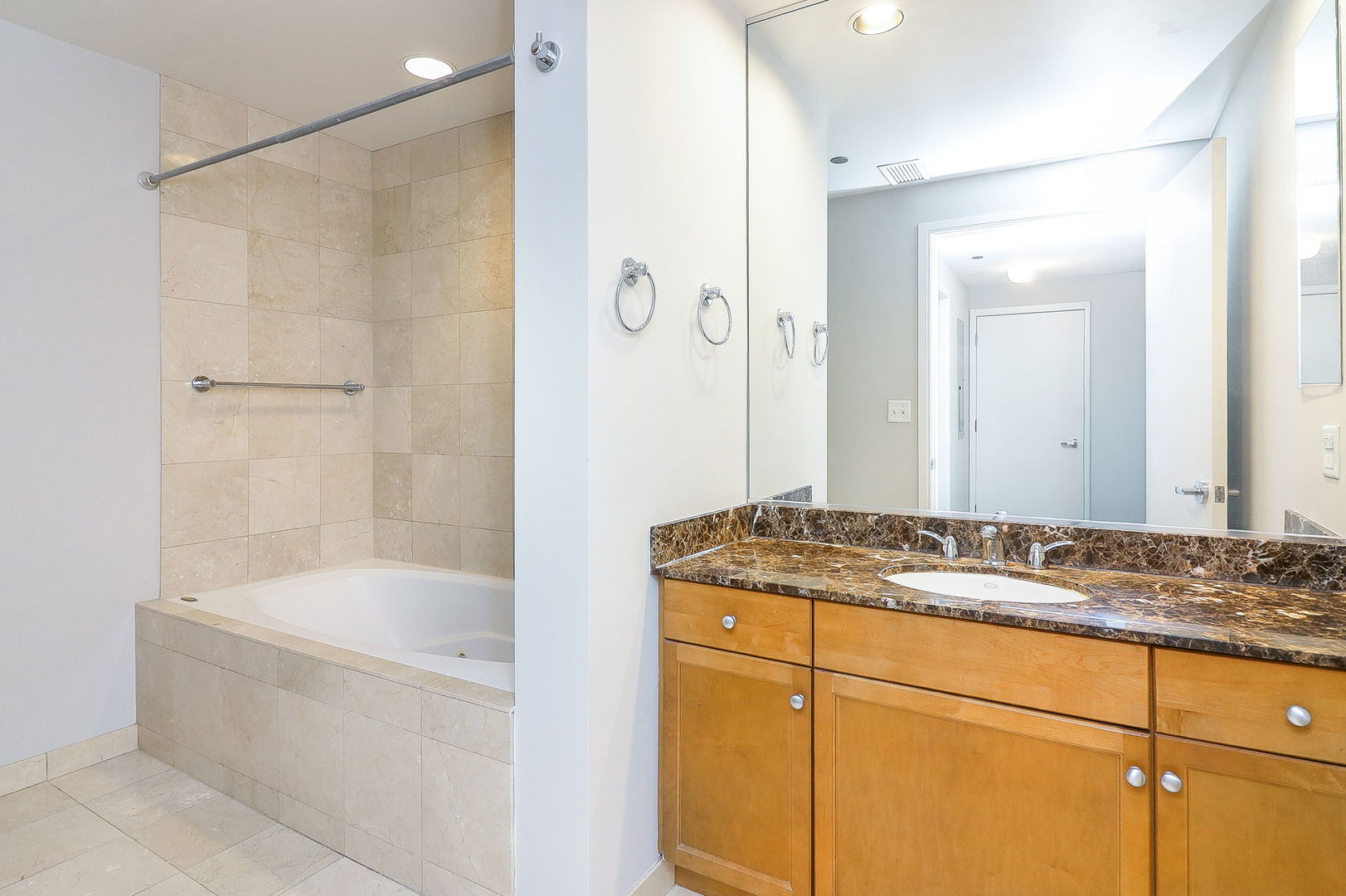 130 N Garland Court #1504, Chicago, IL 60602
