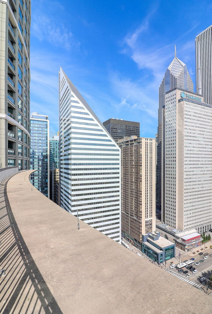 130 N Garland Court #1504, Chicago, IL 60602
