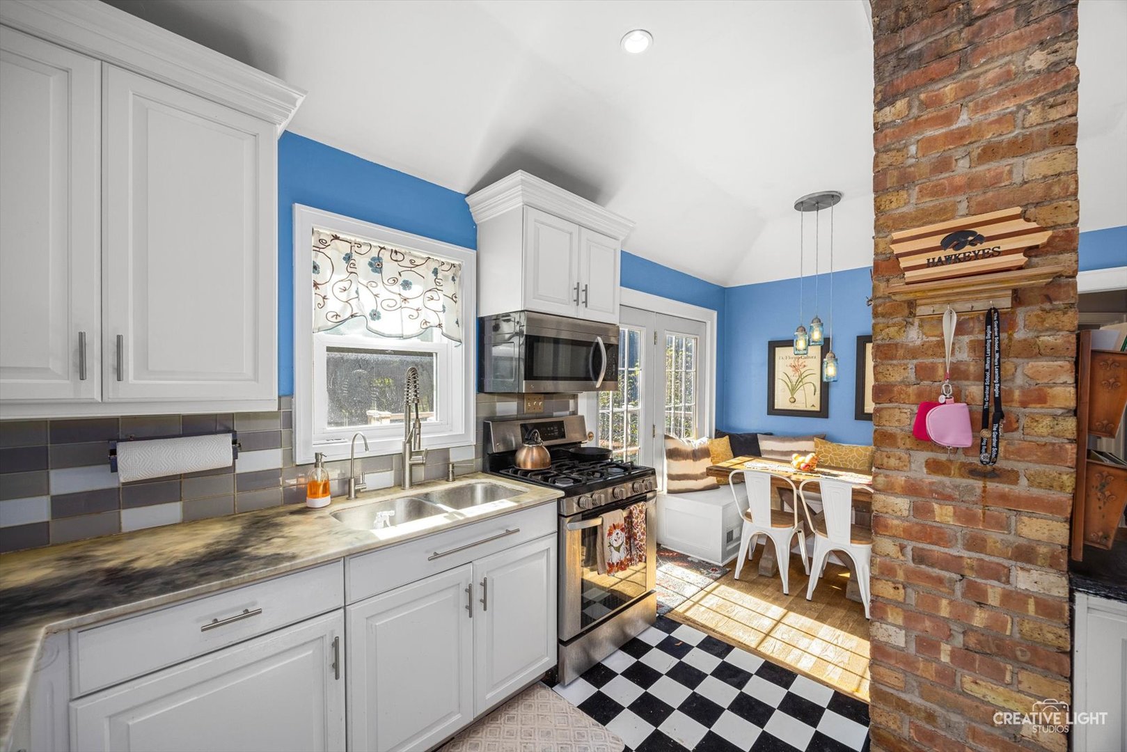 28w671 Rogers Avenue, Warrenville, IL 60555