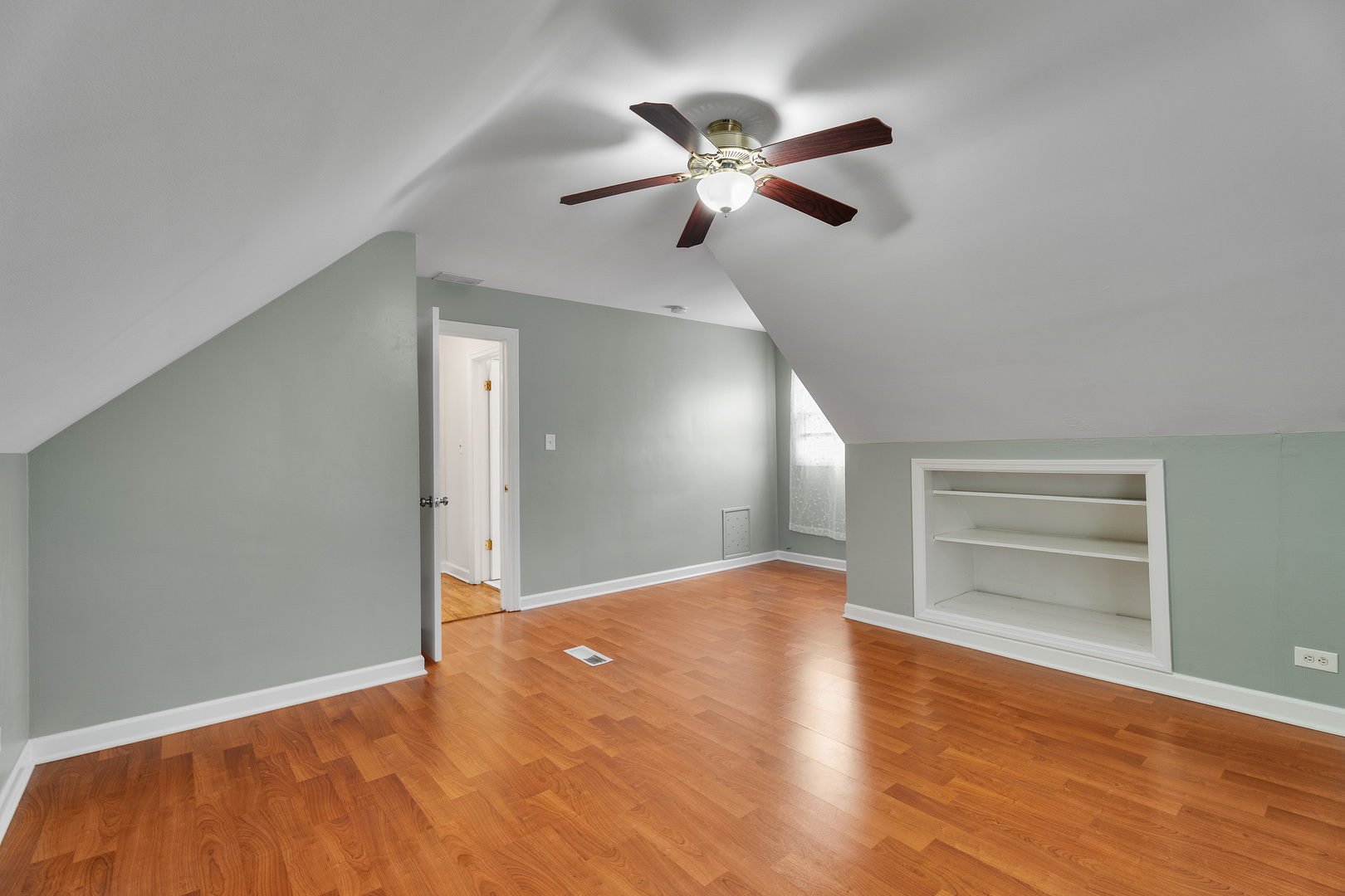 2143 N 76th Avenue, Elmwood Park, IL 60707