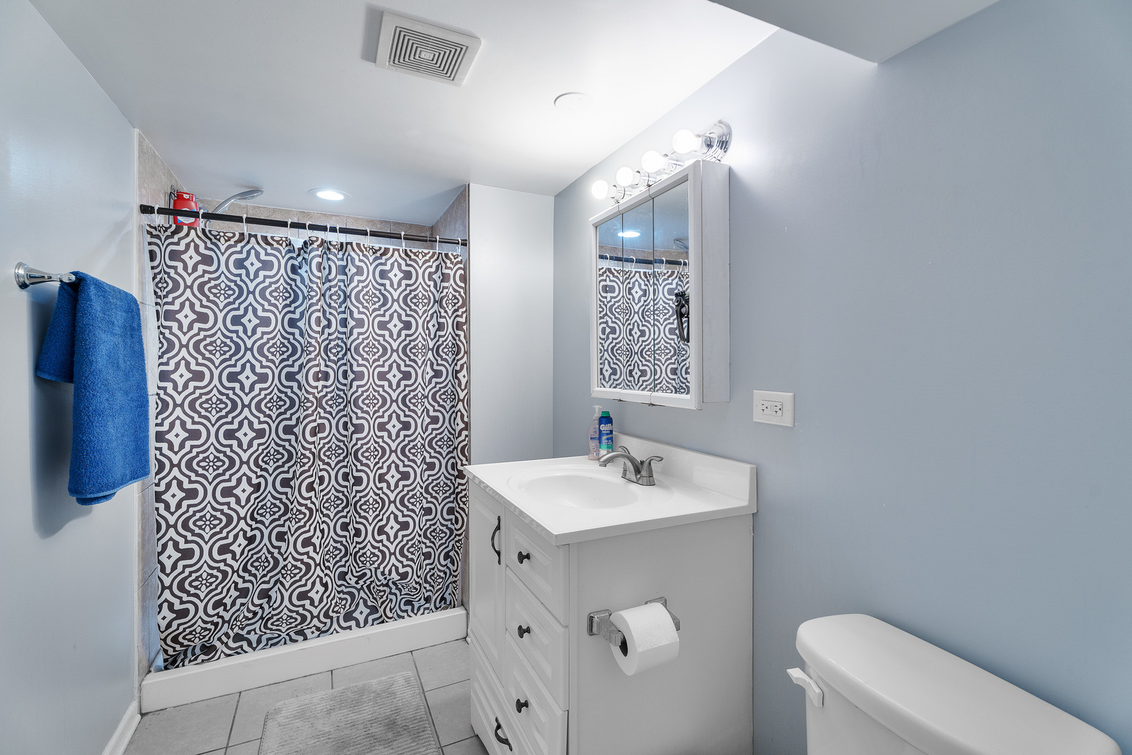 2143 N 76th Avenue, Elmwood Park, IL 60707