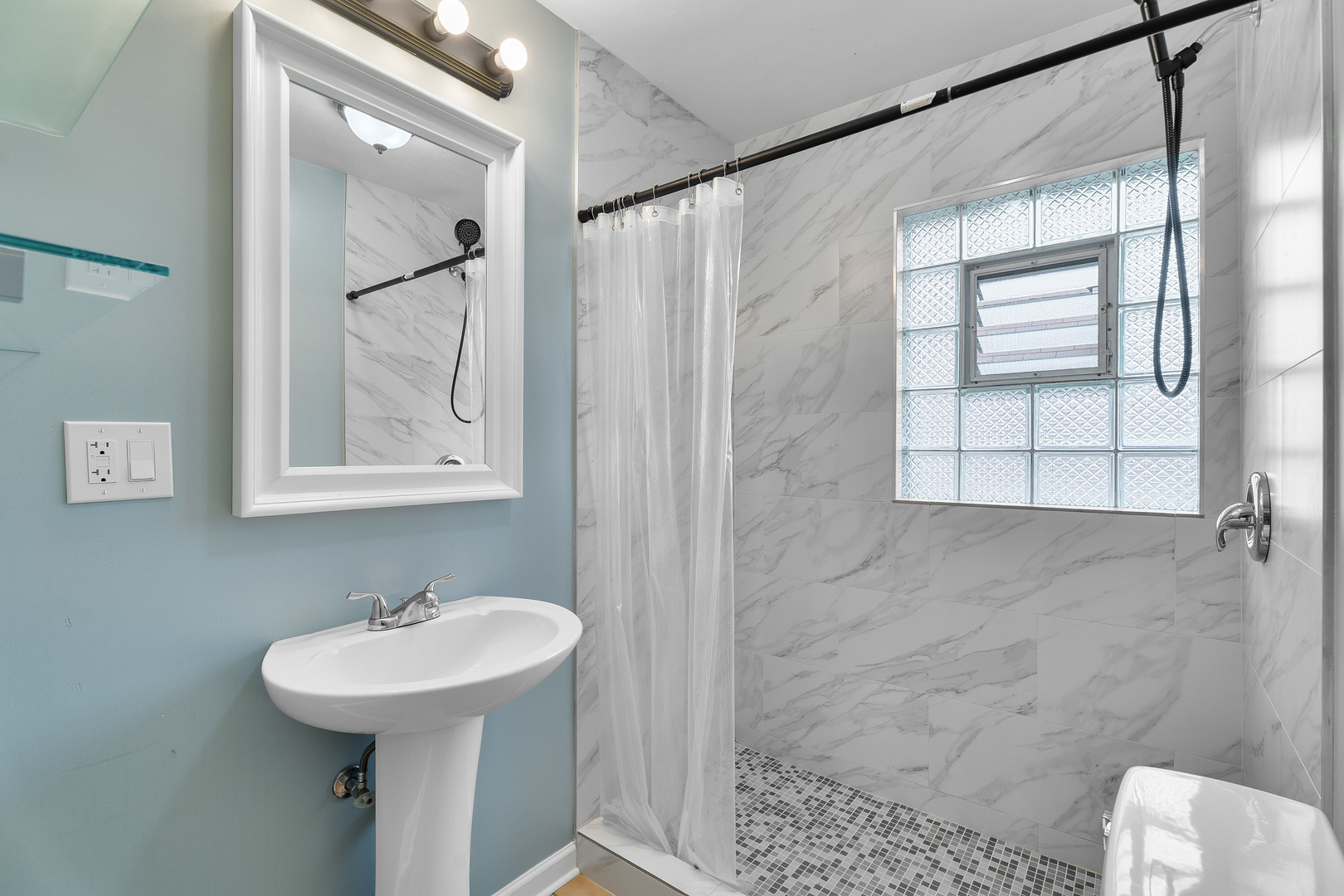 2143 N 76th Avenue, Elmwood Park, IL 60707