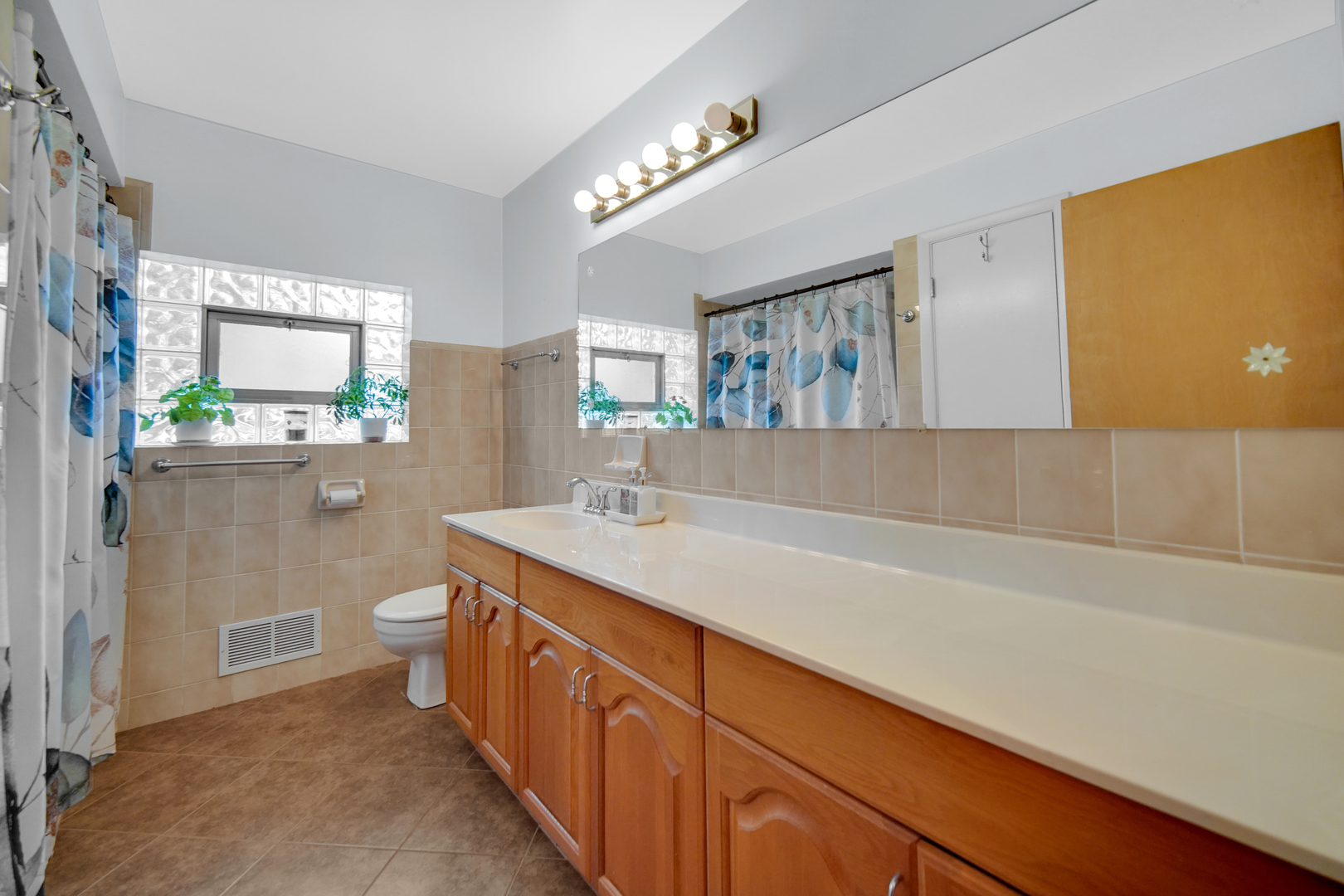 6840 W Evergreen Avenue, Palos Heights, IL 60463