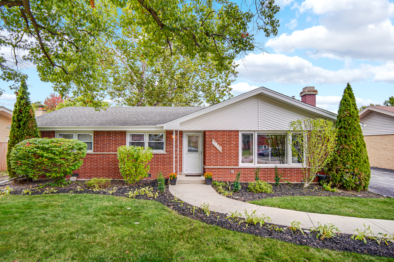 6840 W Evergreen Avenue, Palos Heights, IL 60463