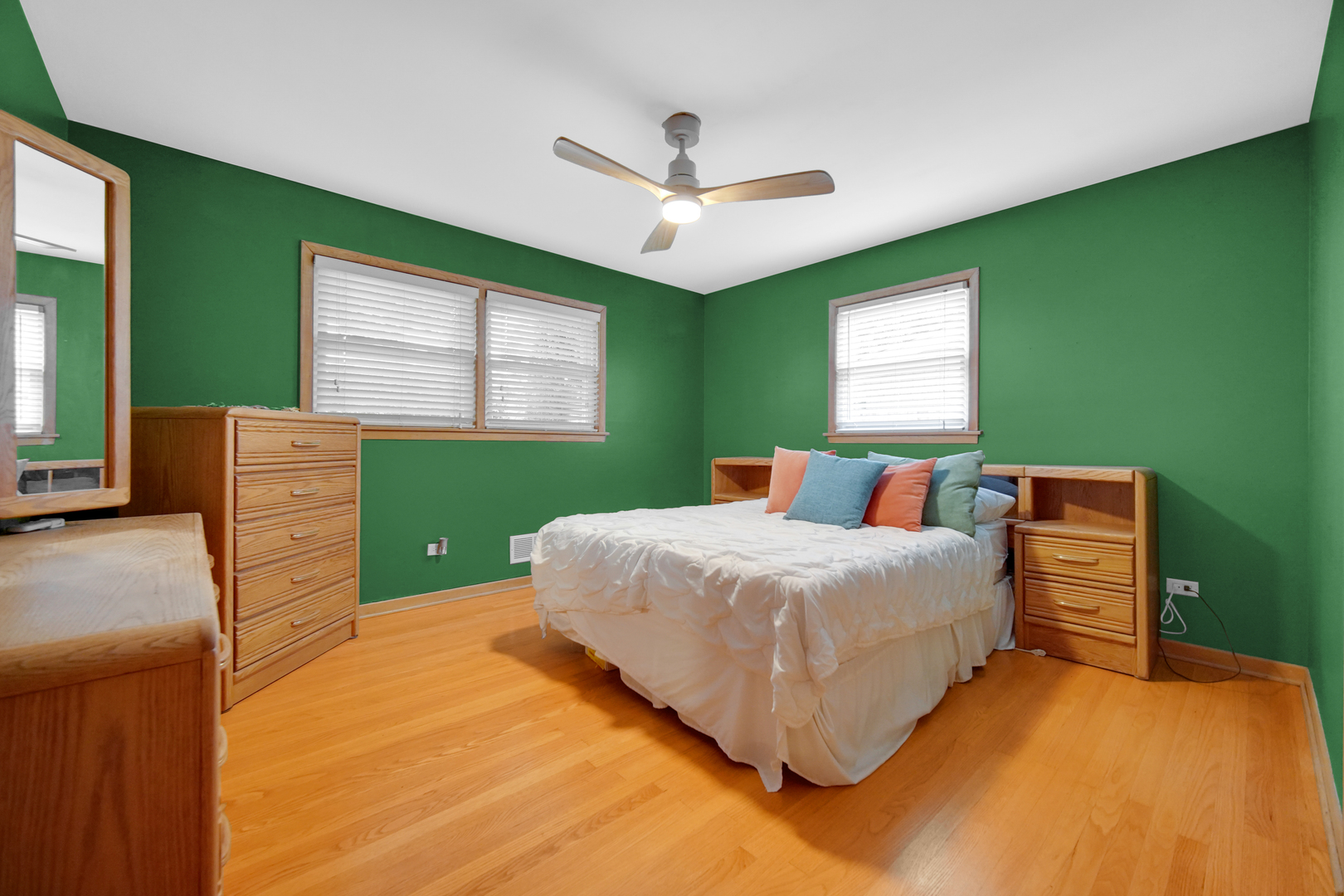 6840 W Evergreen Avenue, Palos Heights, IL 60463