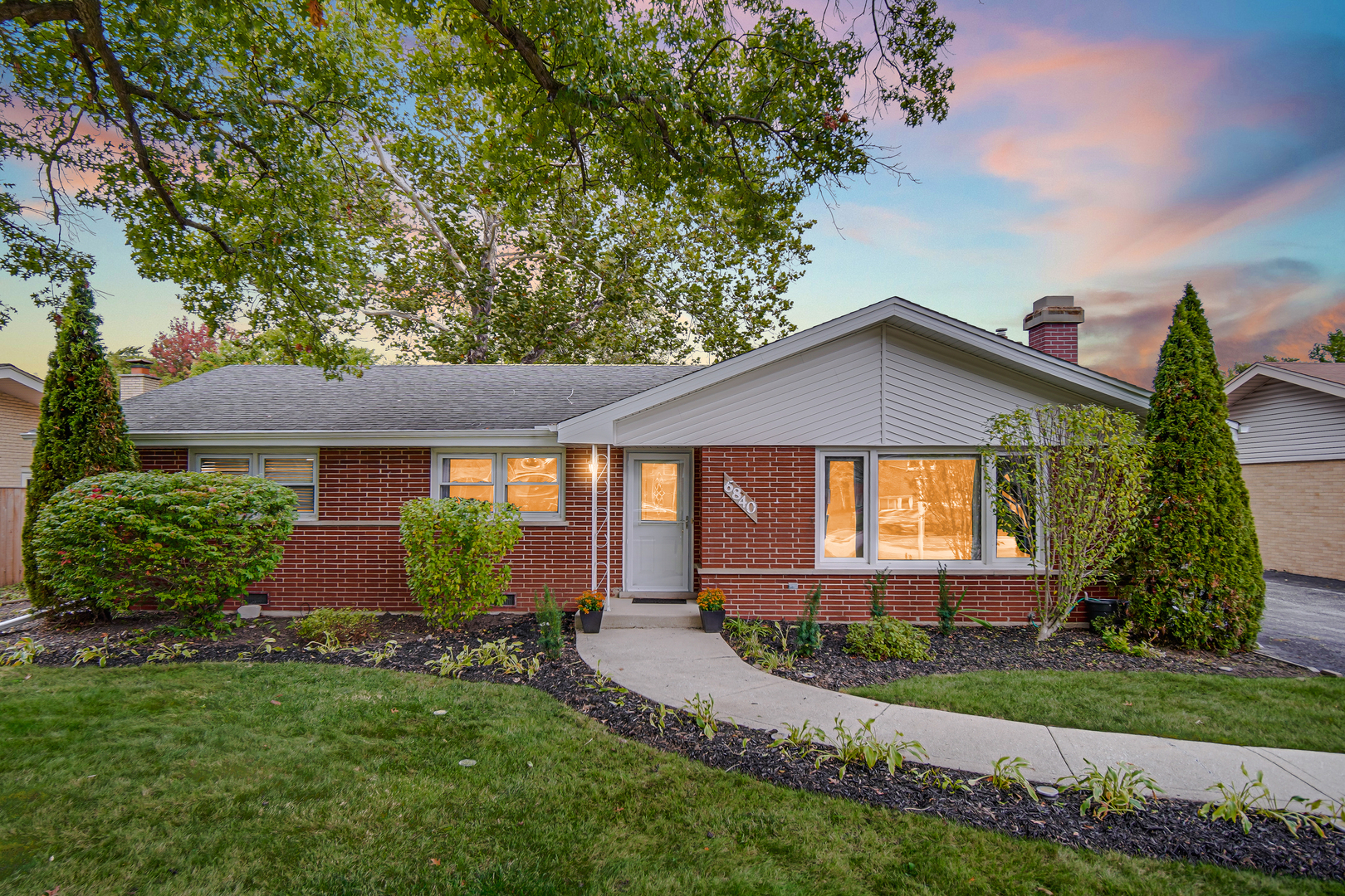 6840 W Evergreen Avenue, Palos Heights, IL 60463