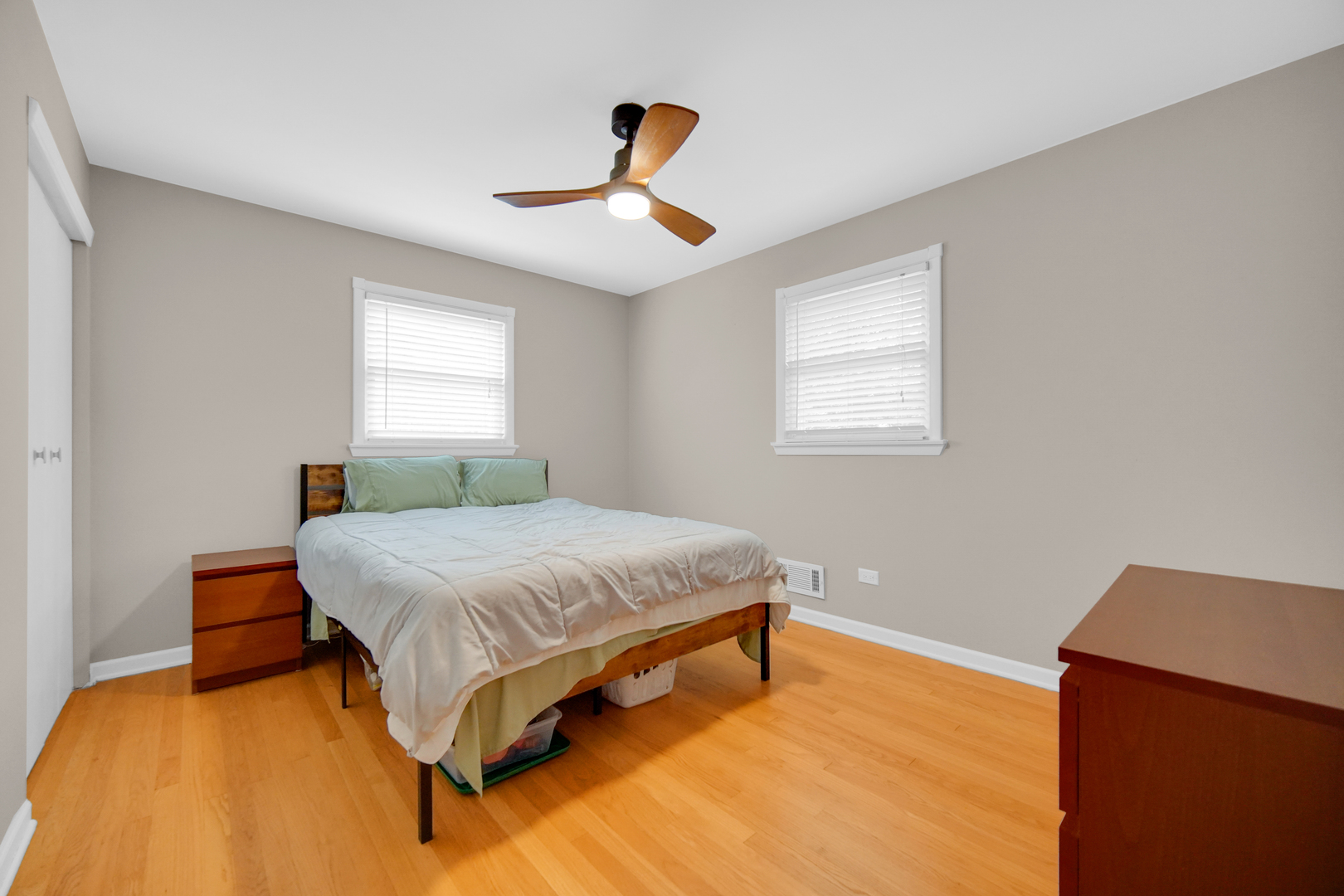 6840 W Evergreen Avenue, Palos Heights, IL 60463