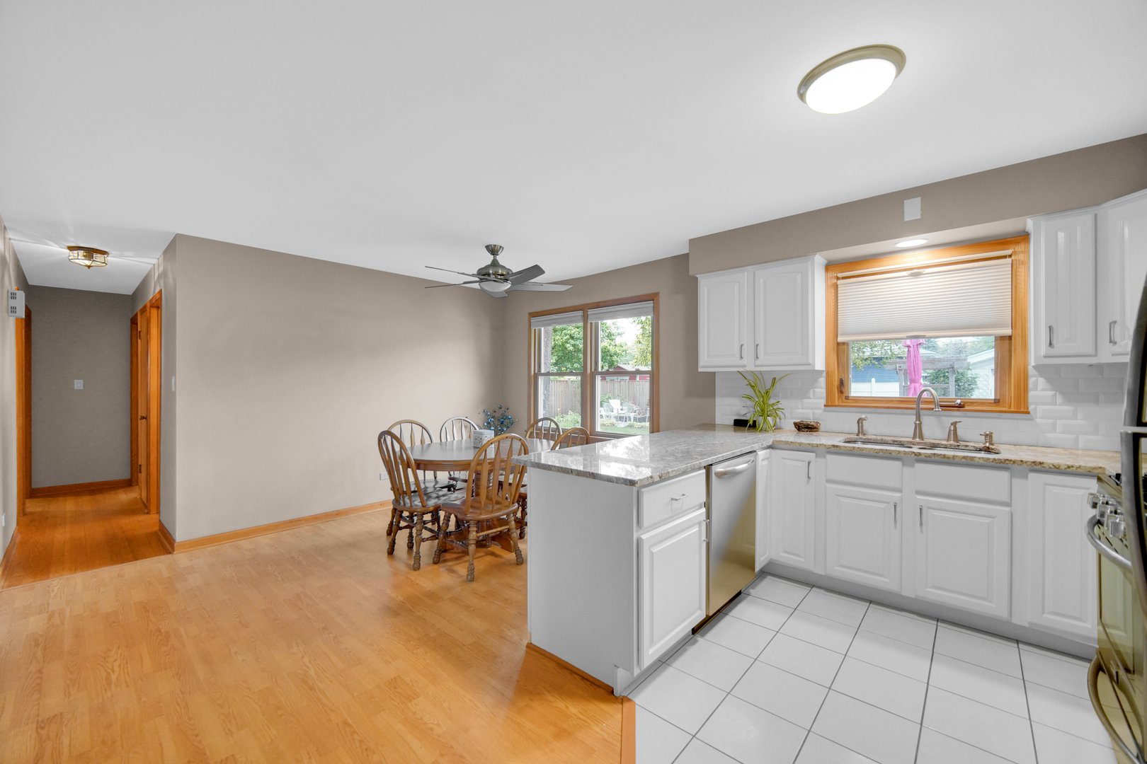 6840 W Evergreen Avenue, Palos Heights, IL 60463