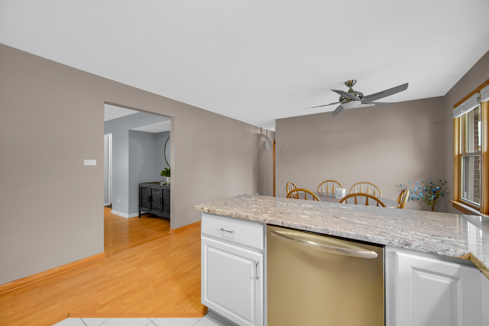 6840 W Evergreen Avenue, Palos Heights, IL 60463