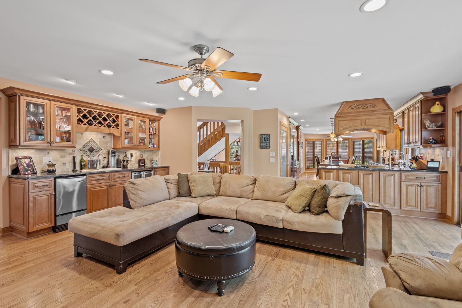 27 Equestrian Way, Lemont, IL 60439