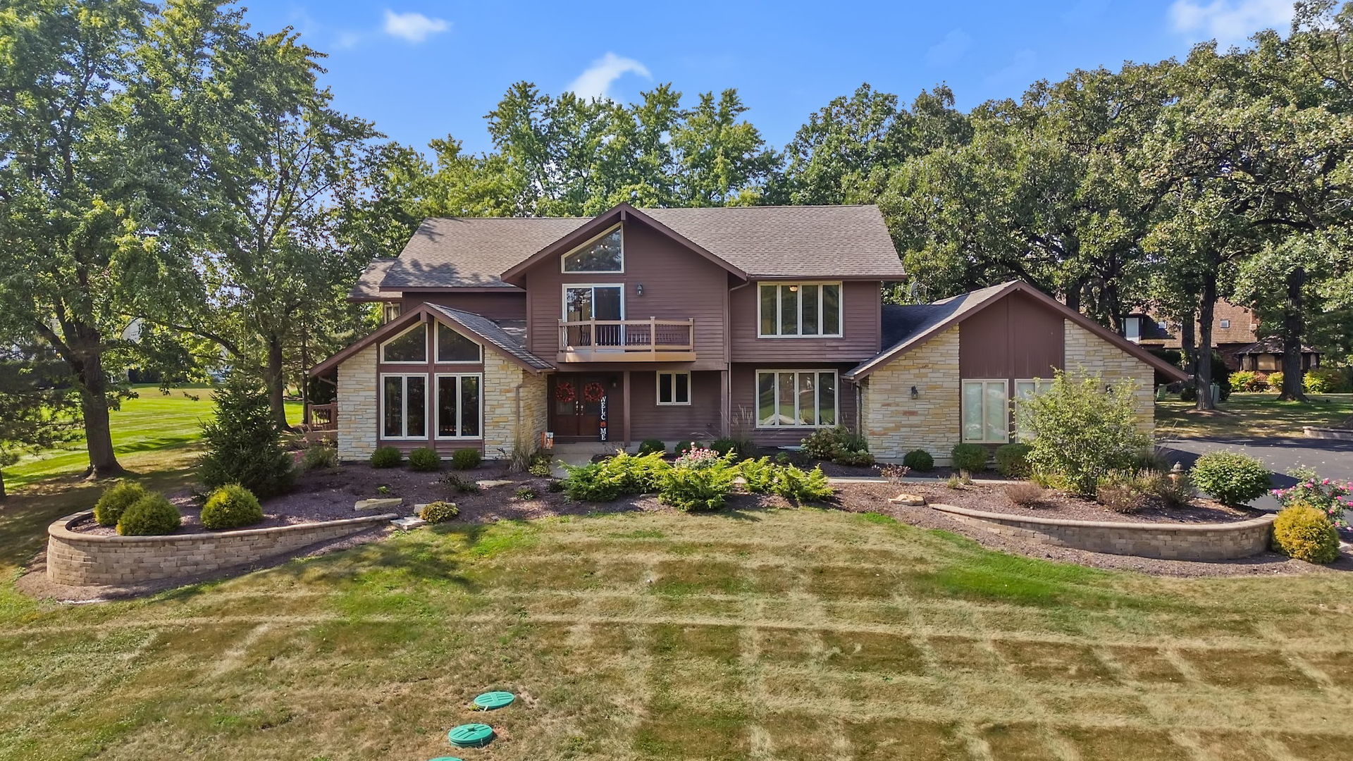 27 Equestrian Way, Lemont, IL 60439