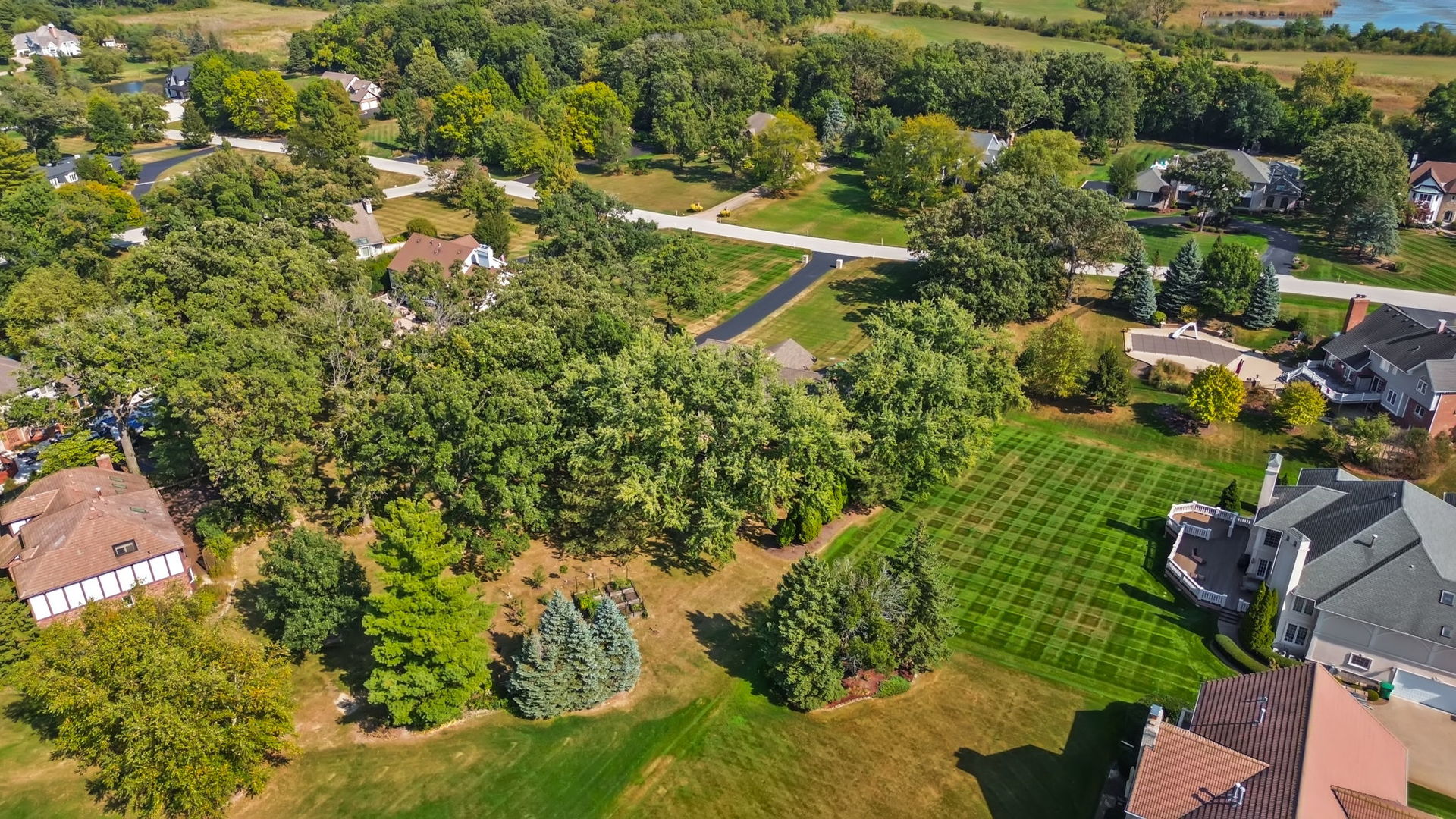 27 Equestrian Way, Lemont, IL 60439