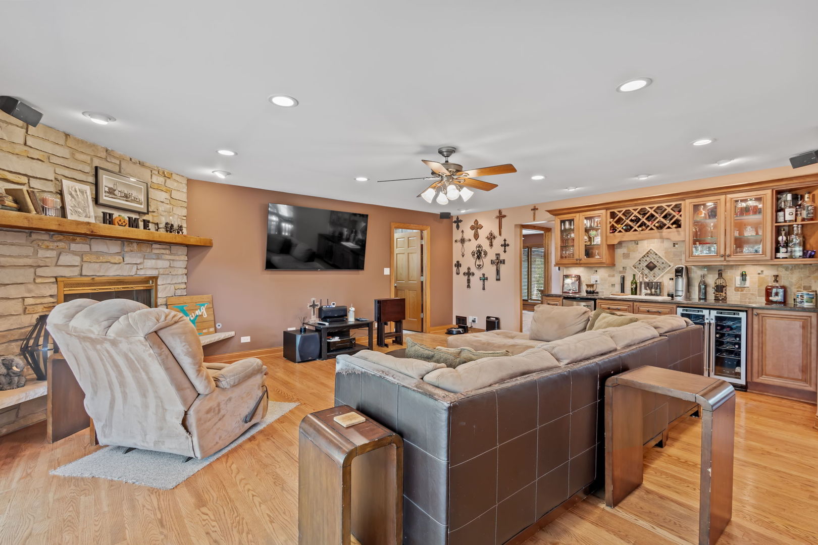 27 Equestrian Way, Lemont, IL 60439