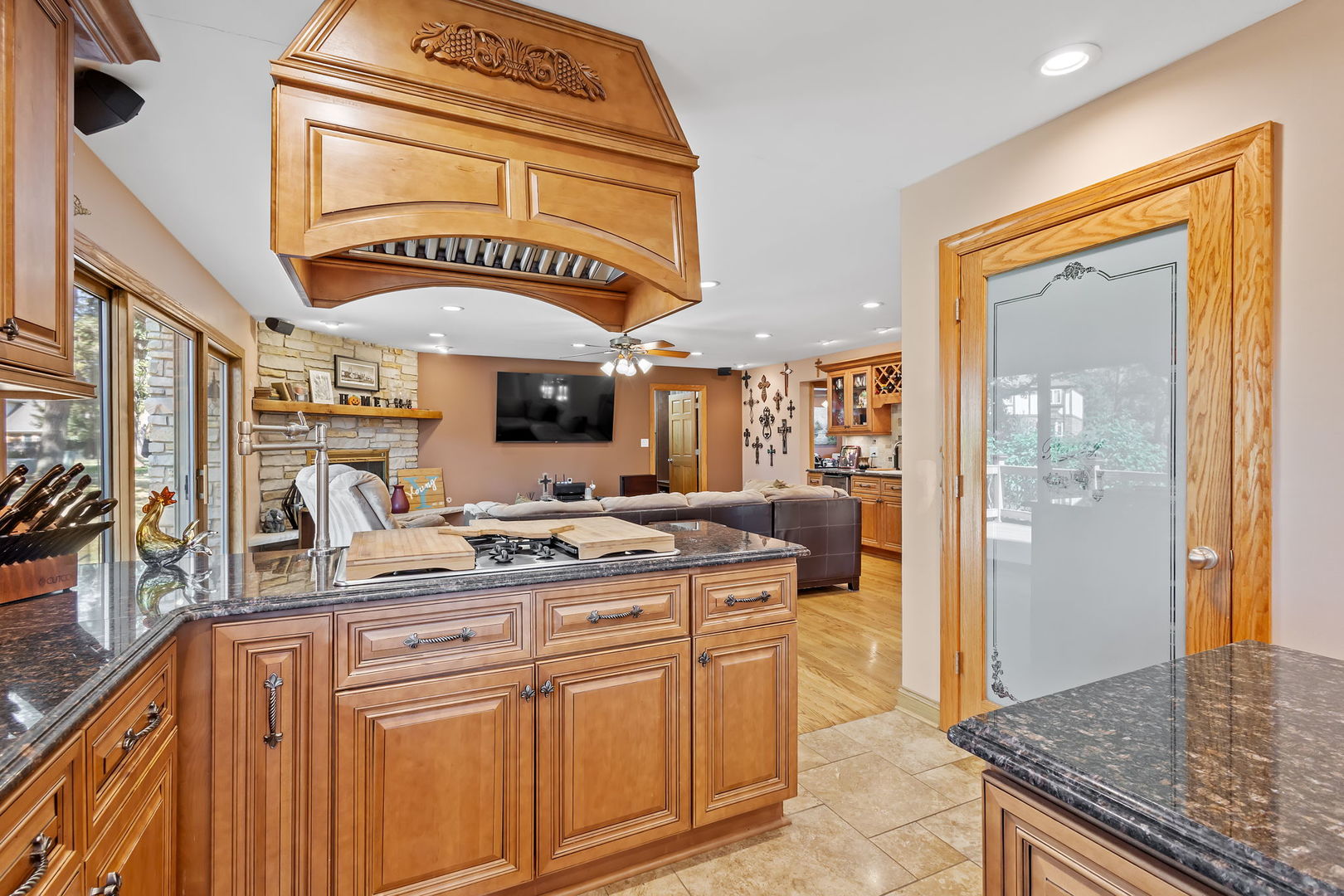 27 Equestrian Way, Lemont, IL 60439