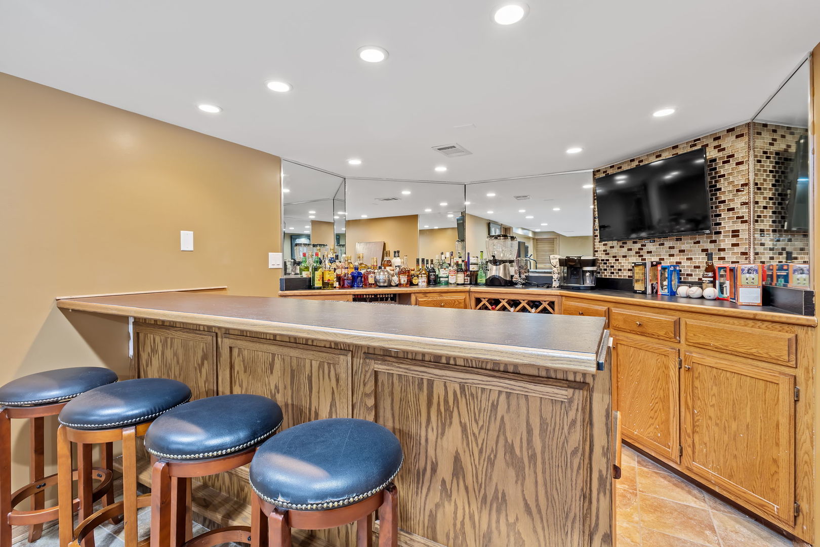 27 Equestrian Way, Lemont, IL 60439
