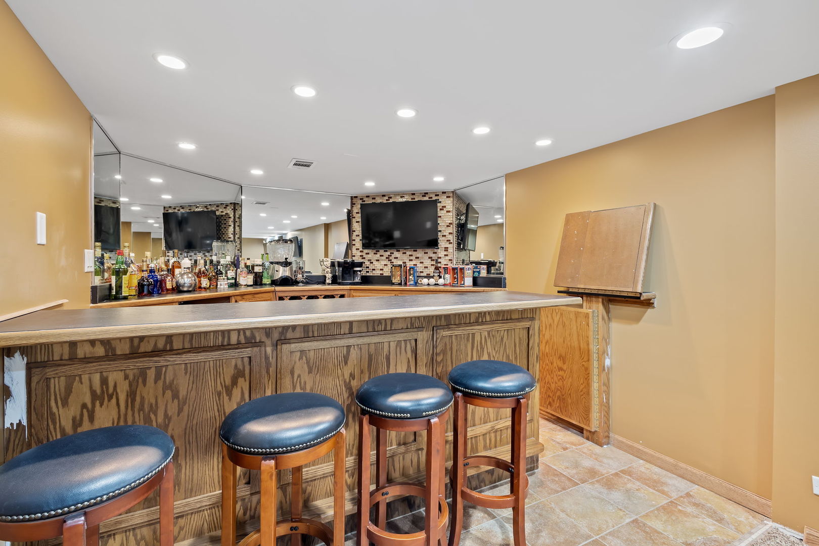 27 Equestrian Way, Lemont, IL 60439