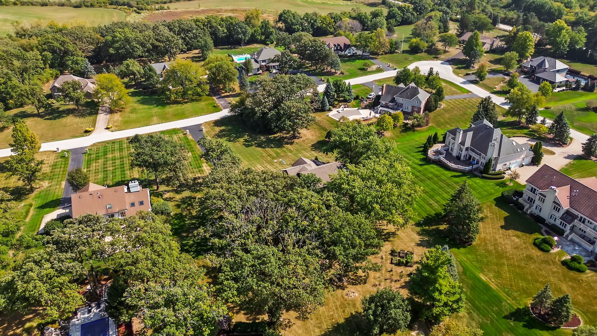 27 Equestrian Way, Lemont, IL 60439
