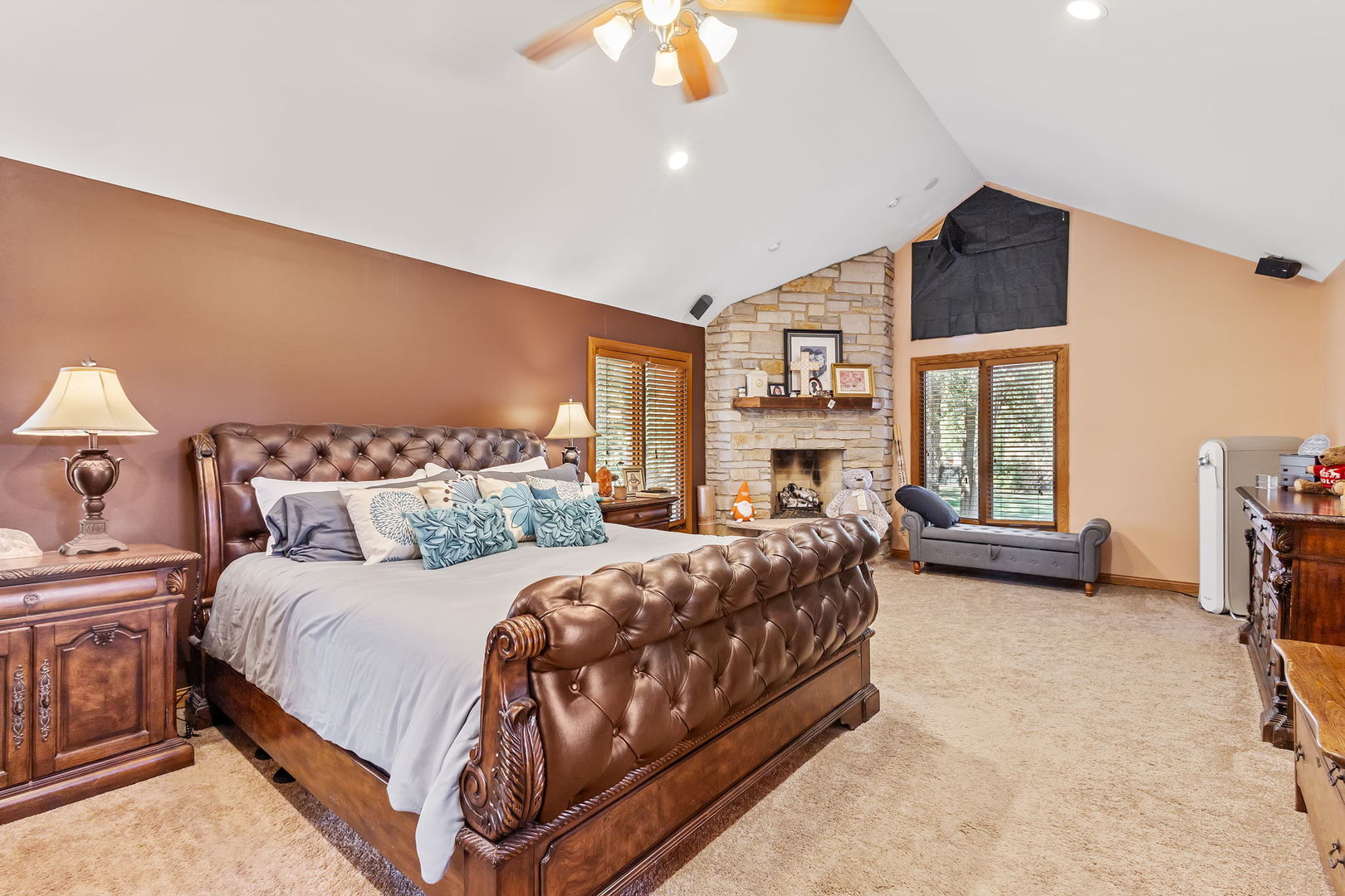 27 Equestrian Way, Lemont, IL 60439