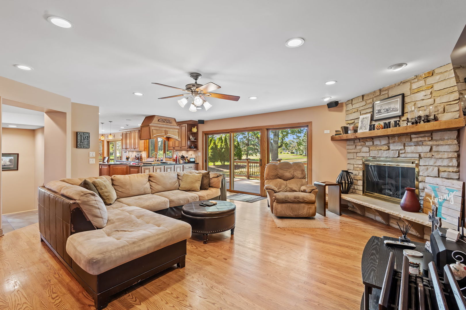 27 Equestrian Way, Lemont, IL 60439