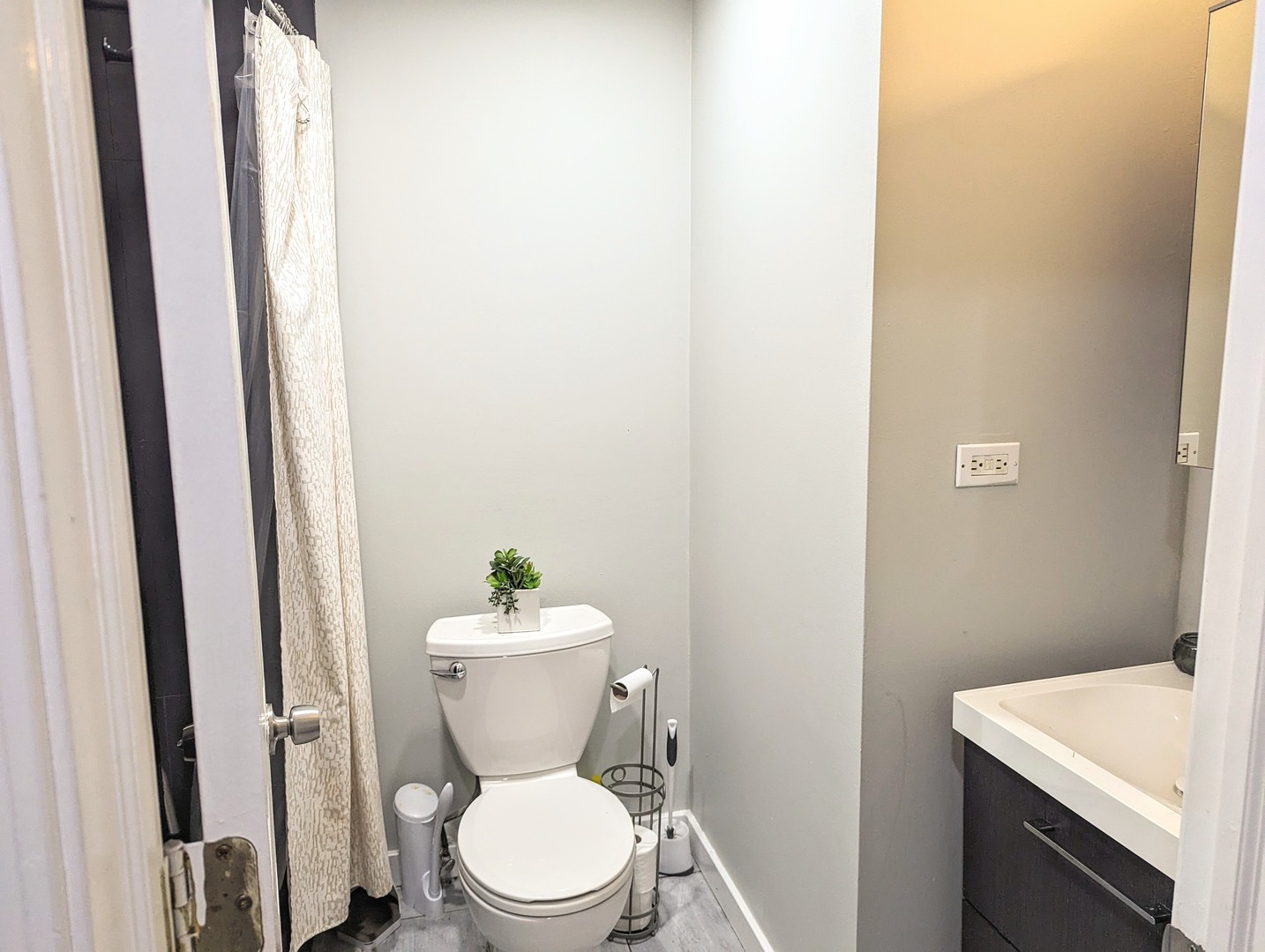 724 S Oakley Boulevard #1, Chicago, IL 60612