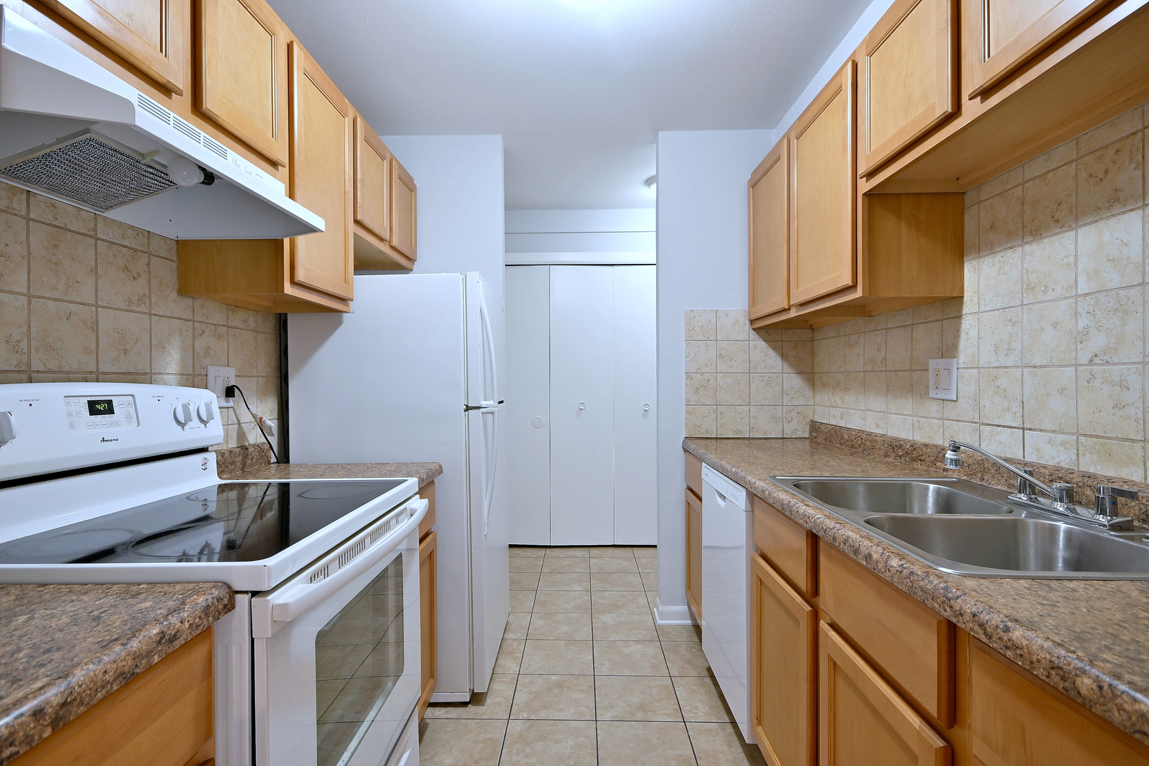 1806 Hemlock Place #105, Schaumburg, IL 60173