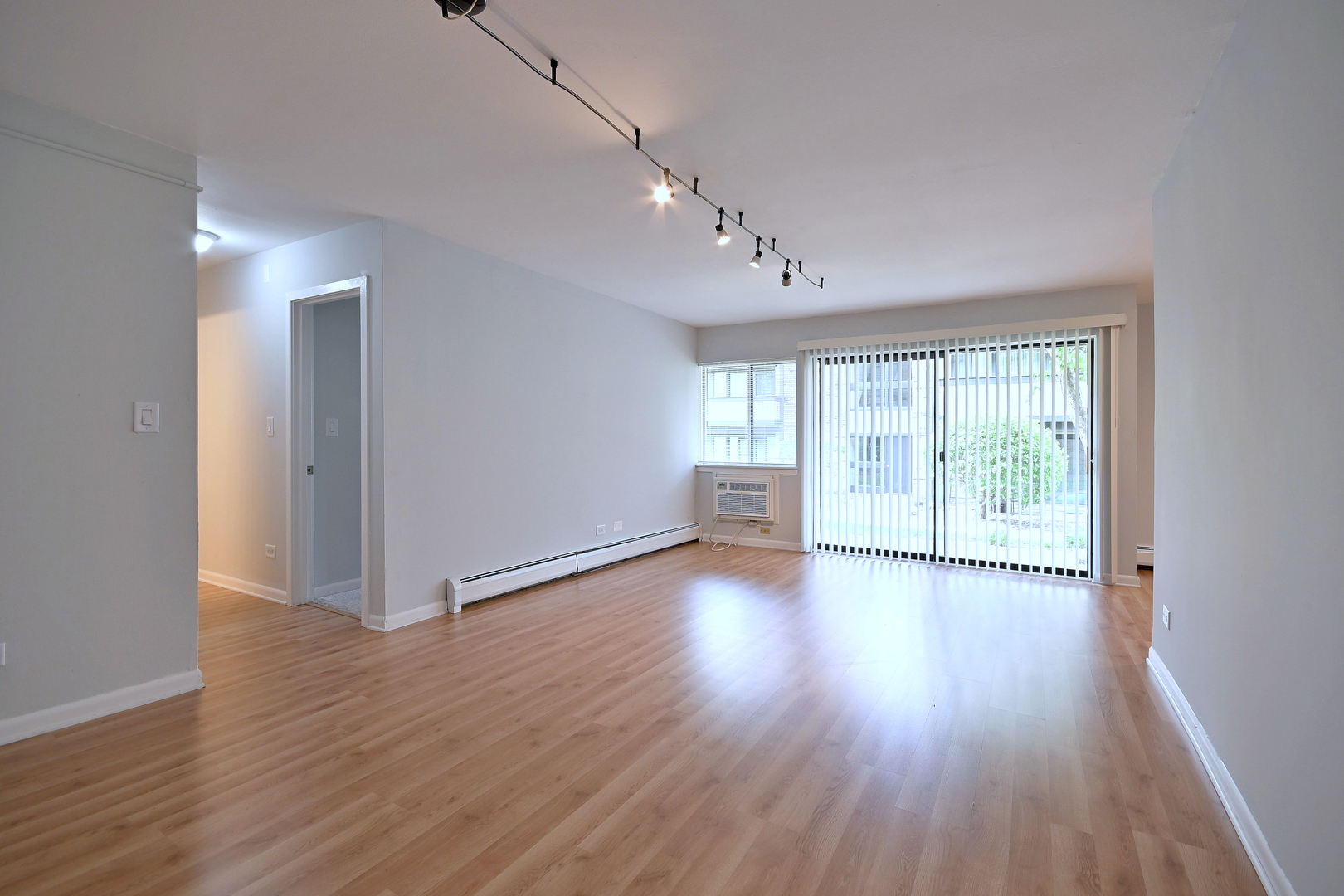 1806 Hemlock Place #105, Schaumburg, IL 60173