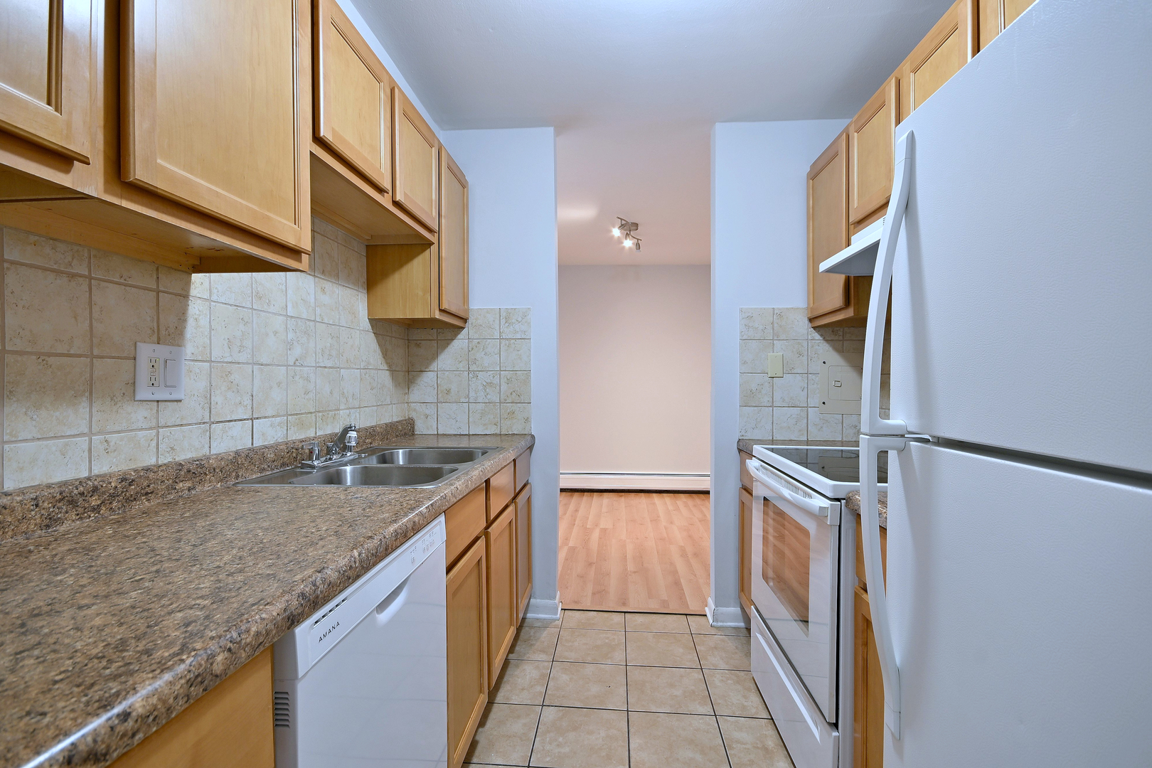 1806 Hemlock Place #105, Schaumburg, IL 60173