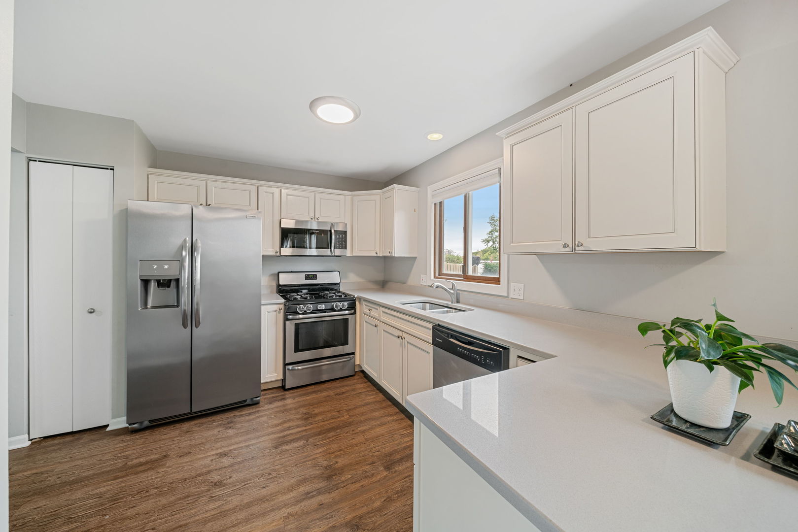 2483 Lawson Boulevard, Gurnee, IL 60031