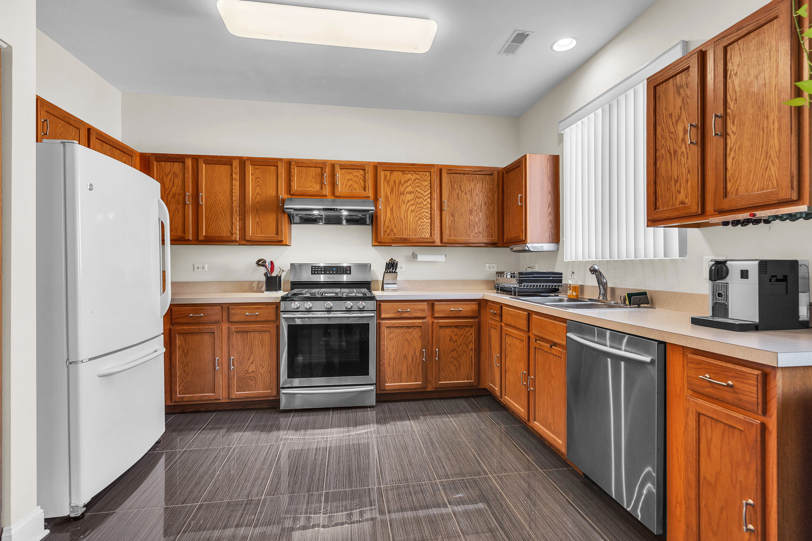 28794 W Pondview Drive, Lakemoor, IL 60051