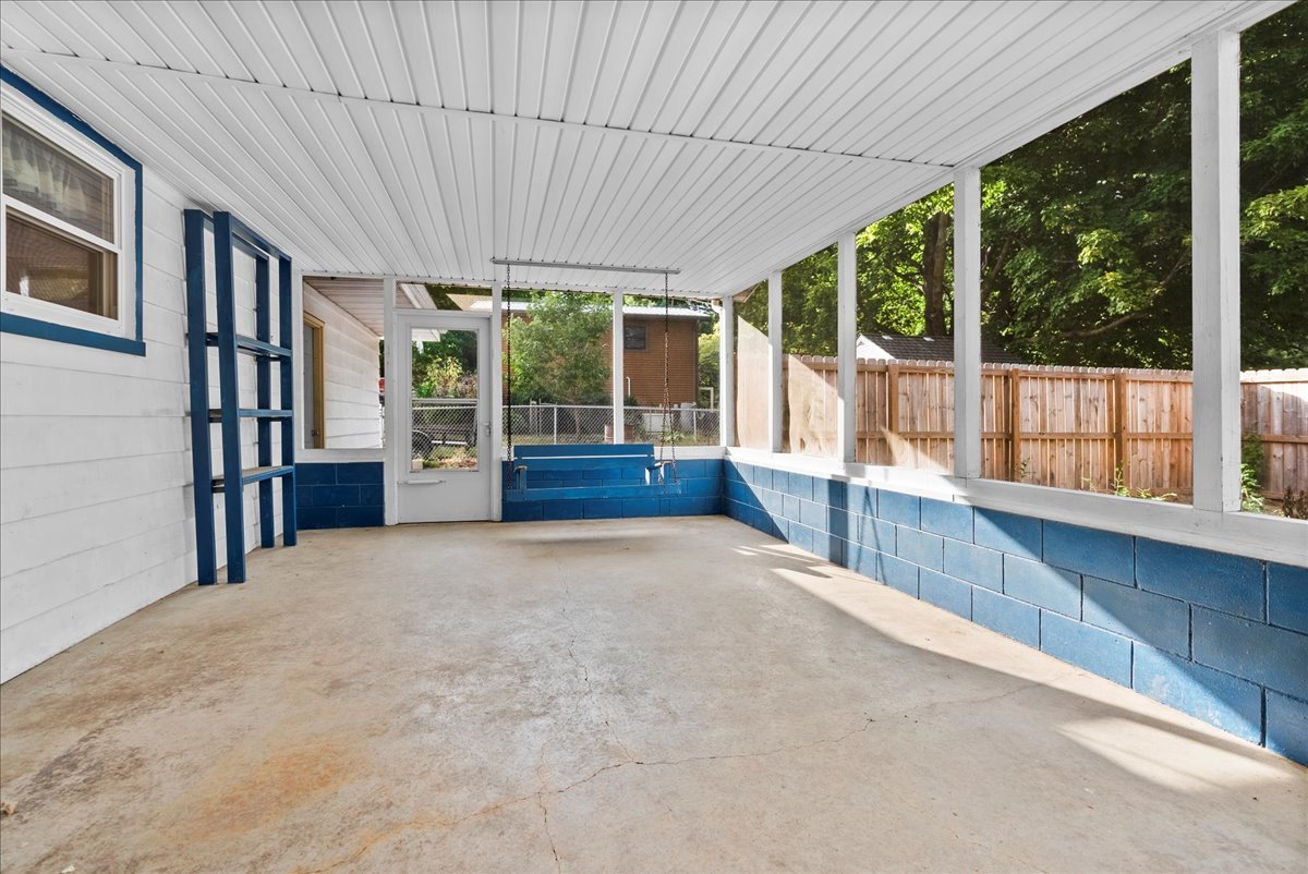 8468 Carriage Hills Road, Bloomington, IL 61705