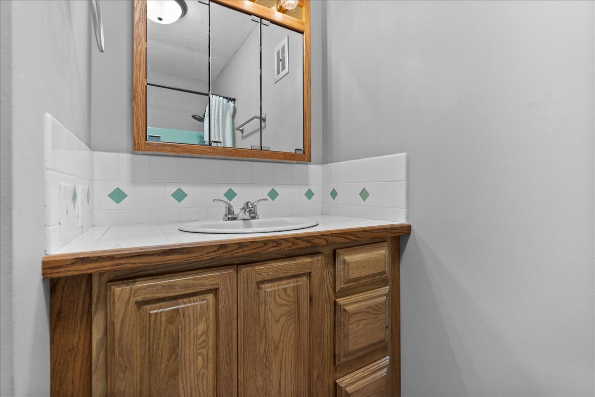 8468 Carriage Hills Road, Bloomington, IL 61705