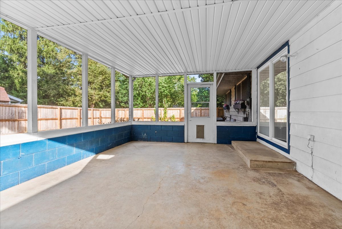 8468 Carriage Hills Road, Bloomington, IL 61705