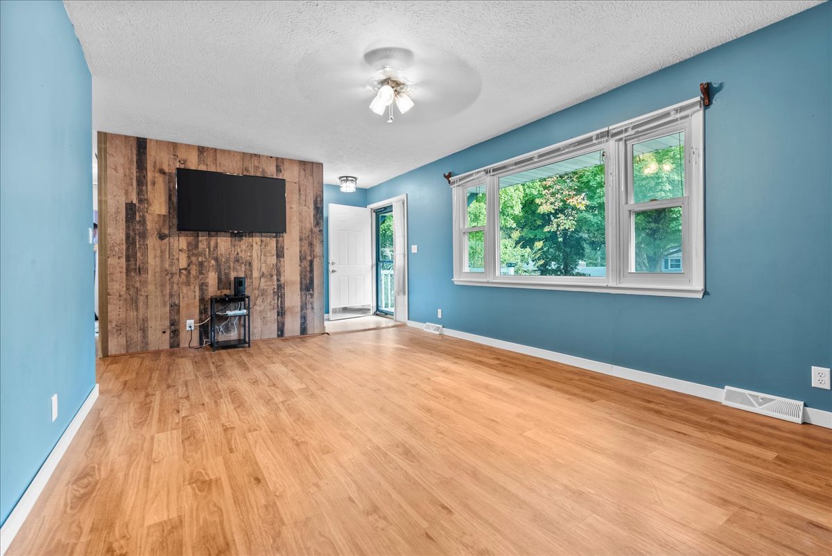 8468 Carriage Hills Road, Bloomington, IL 61705