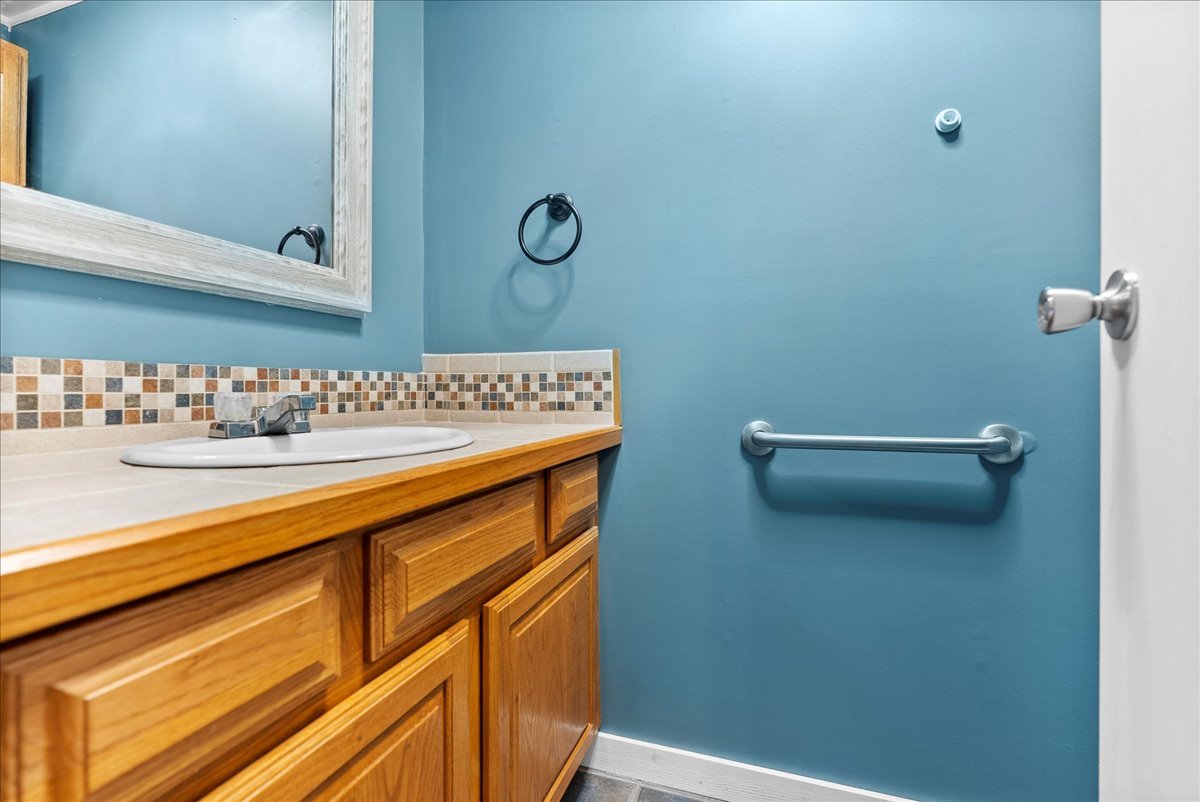 8468 Carriage Hills Road, Bloomington, IL 61705