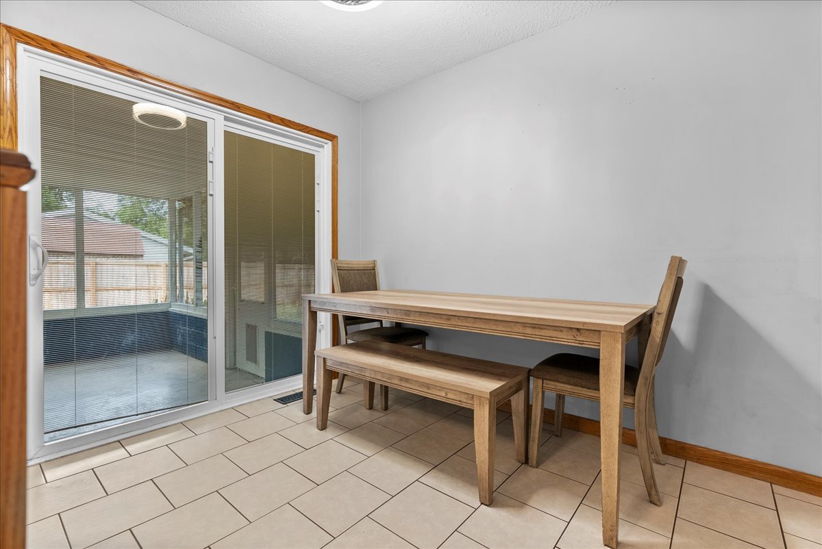 8468 Carriage Hills Road, Bloomington, IL 61705