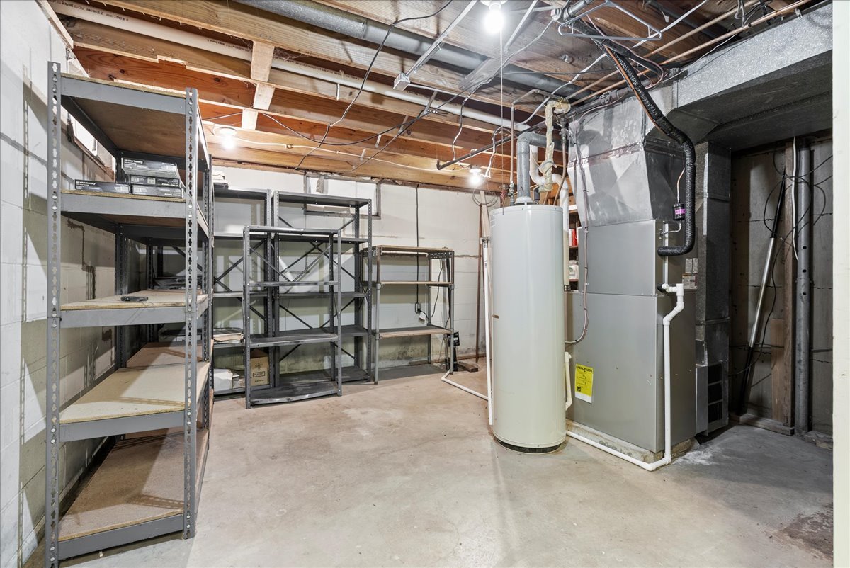 8468 Carriage Hills Road, Bloomington, IL 61705