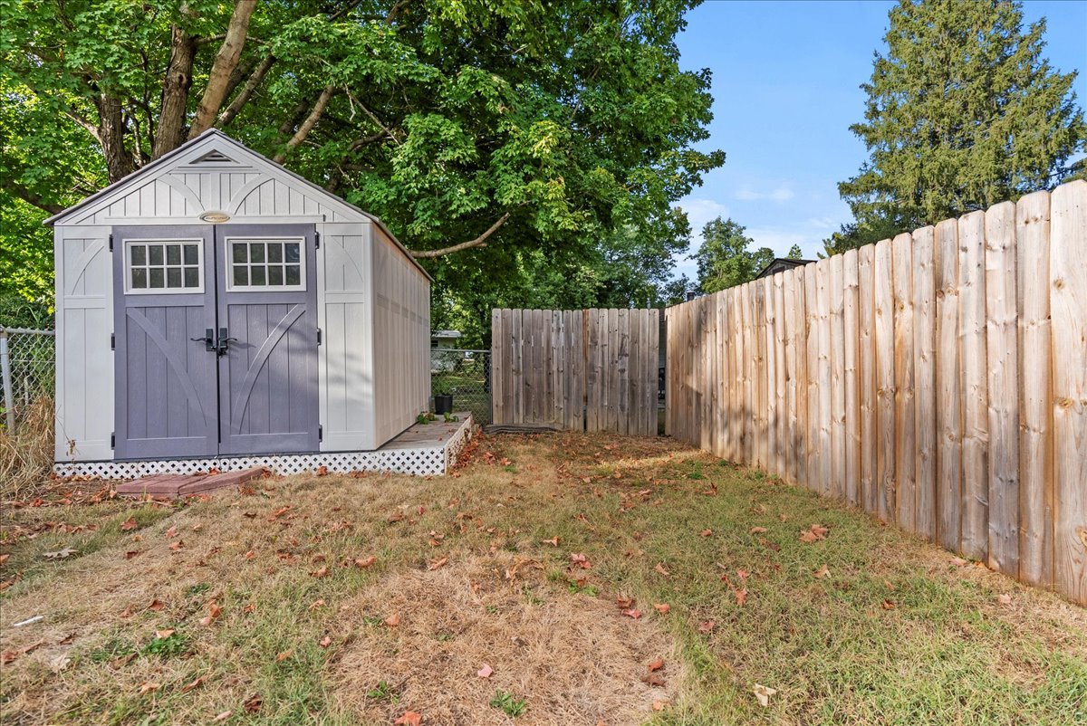 8468 Carriage Hills Road, Bloomington, IL 61705