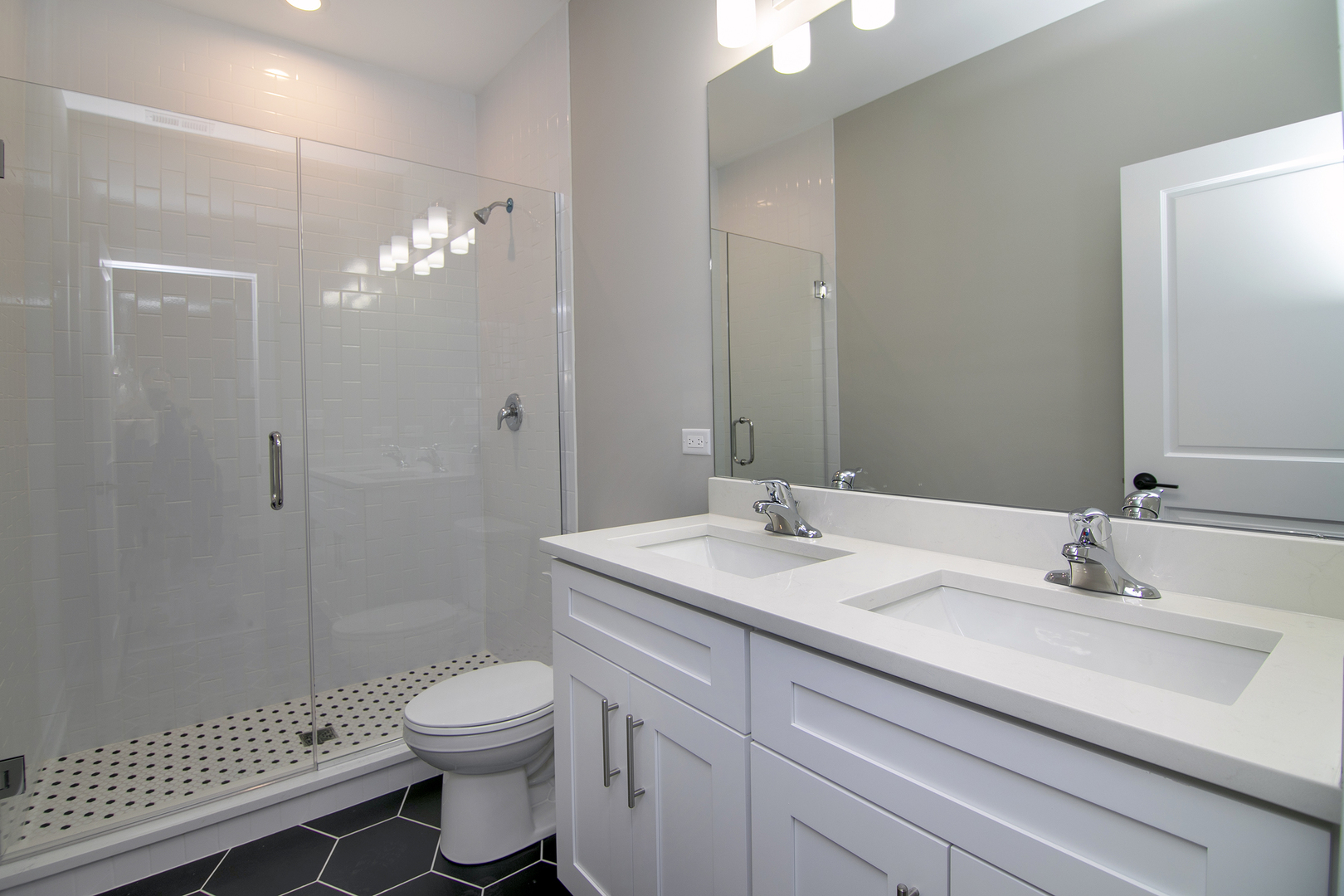 1422 E 66th Place, Chicago, IL 60637