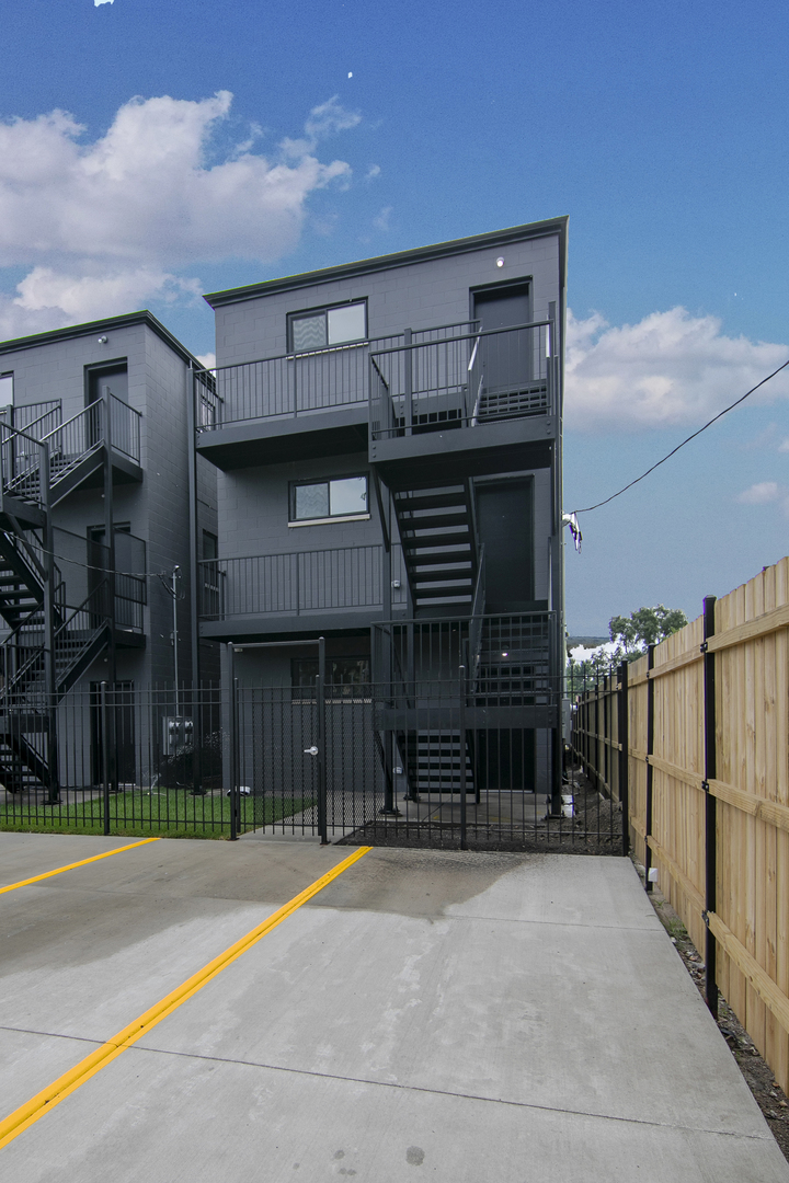 1422 E 66th Place, Chicago, IL 60637