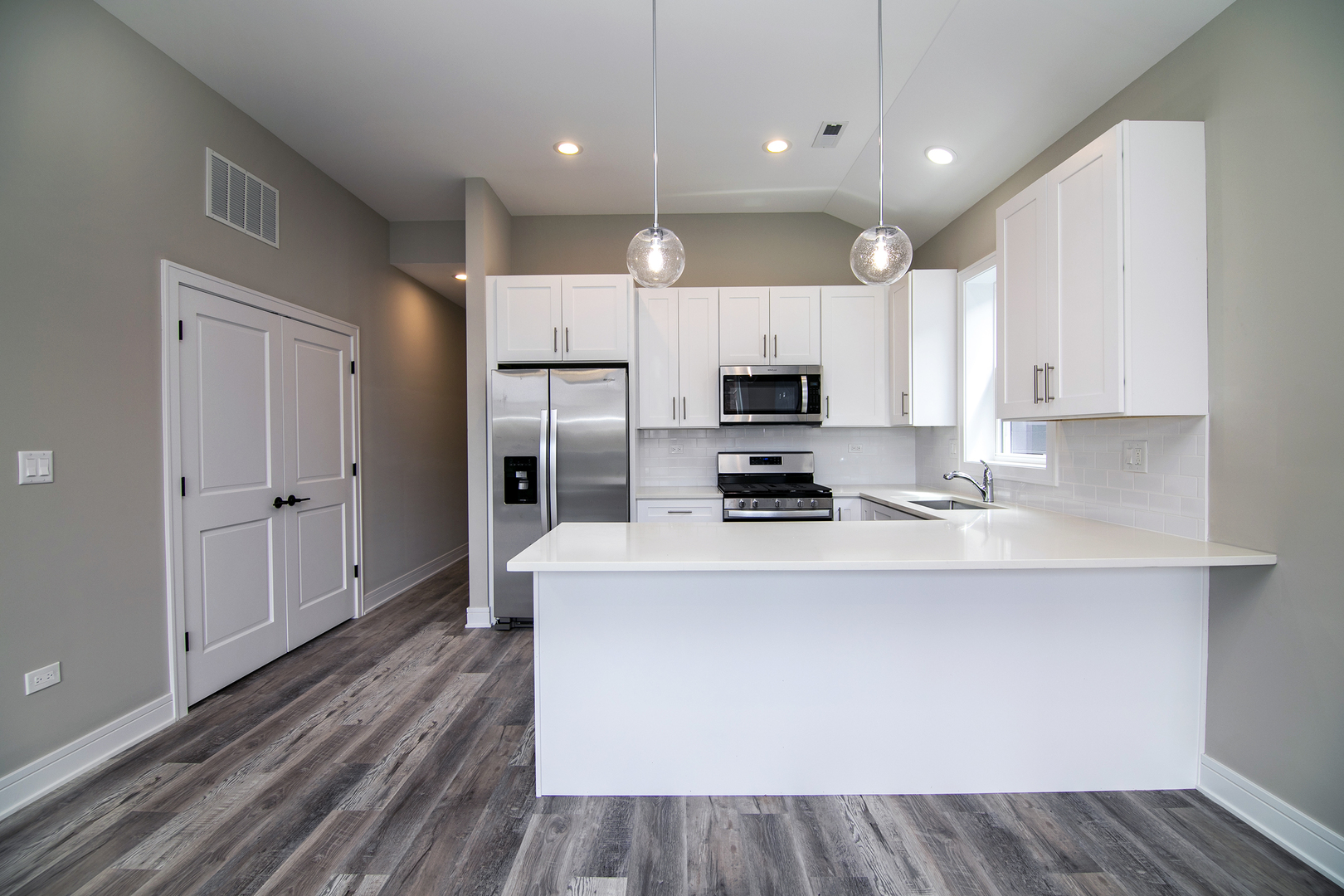 1422 E 66th Place, Chicago, IL 60637