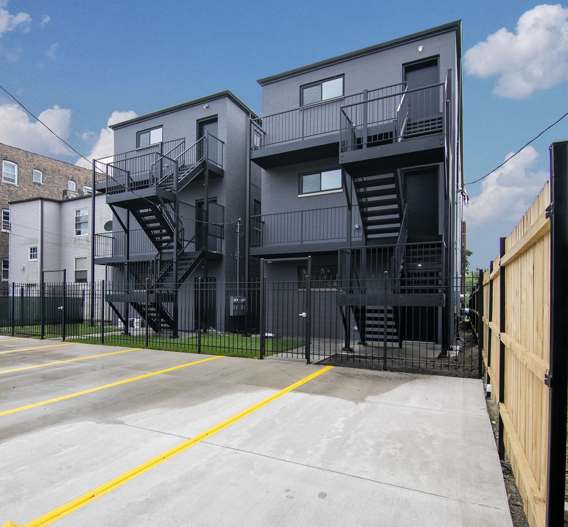 1422 E 66th Place, Chicago, IL 60637