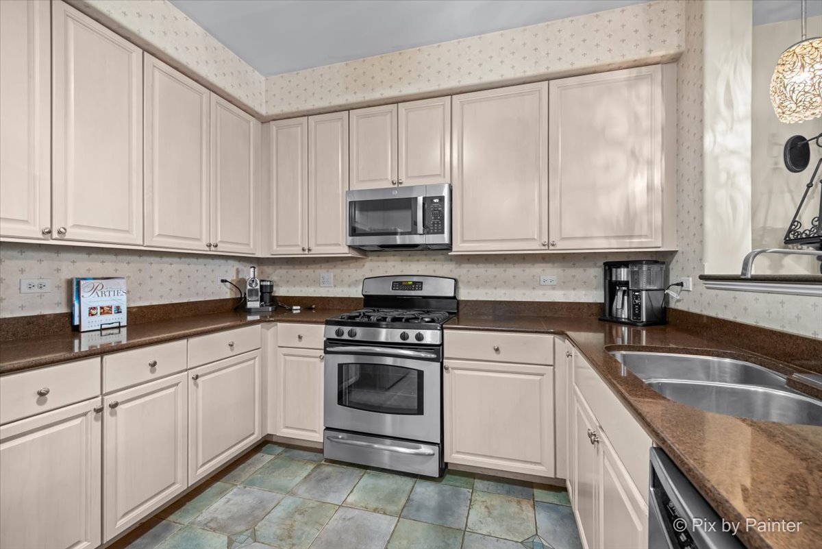 1 Itasca Place #107, Itasca, IL 60143