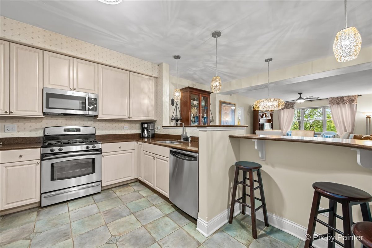 1 Itasca Place #107, Itasca, IL 60143