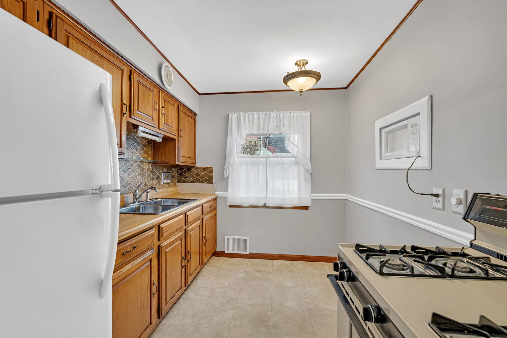 17912 School Street, Lansing, IL 60438