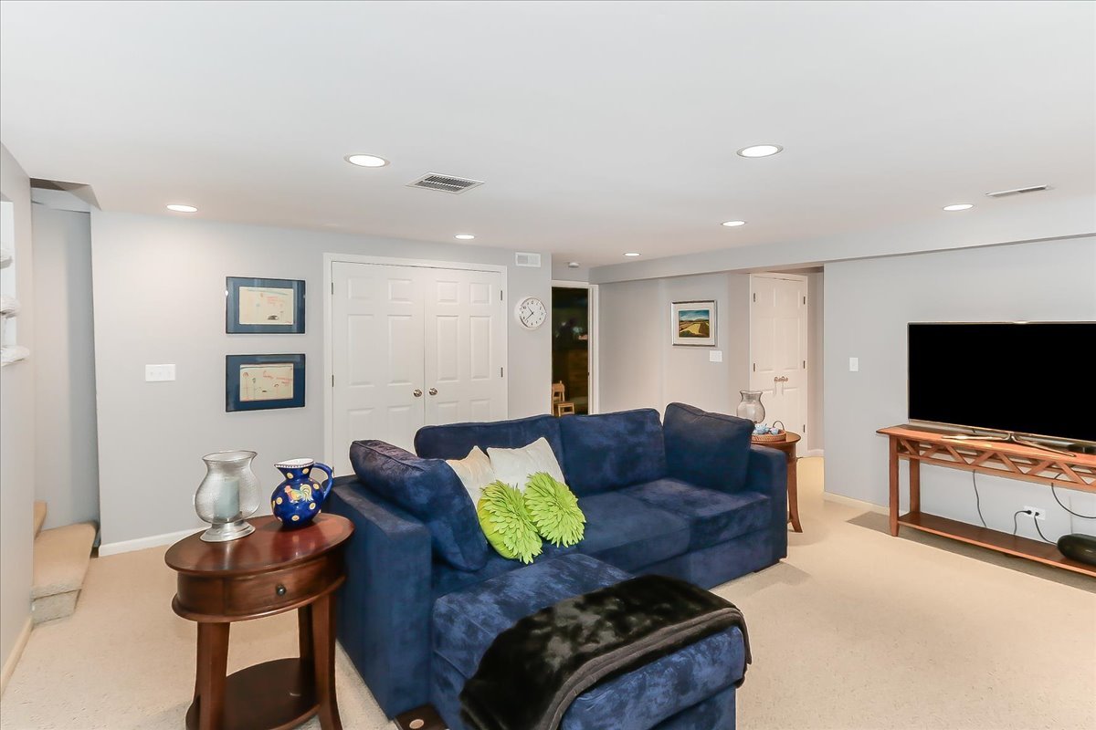 155 Burleigh Lane, Inverness, IL 60067